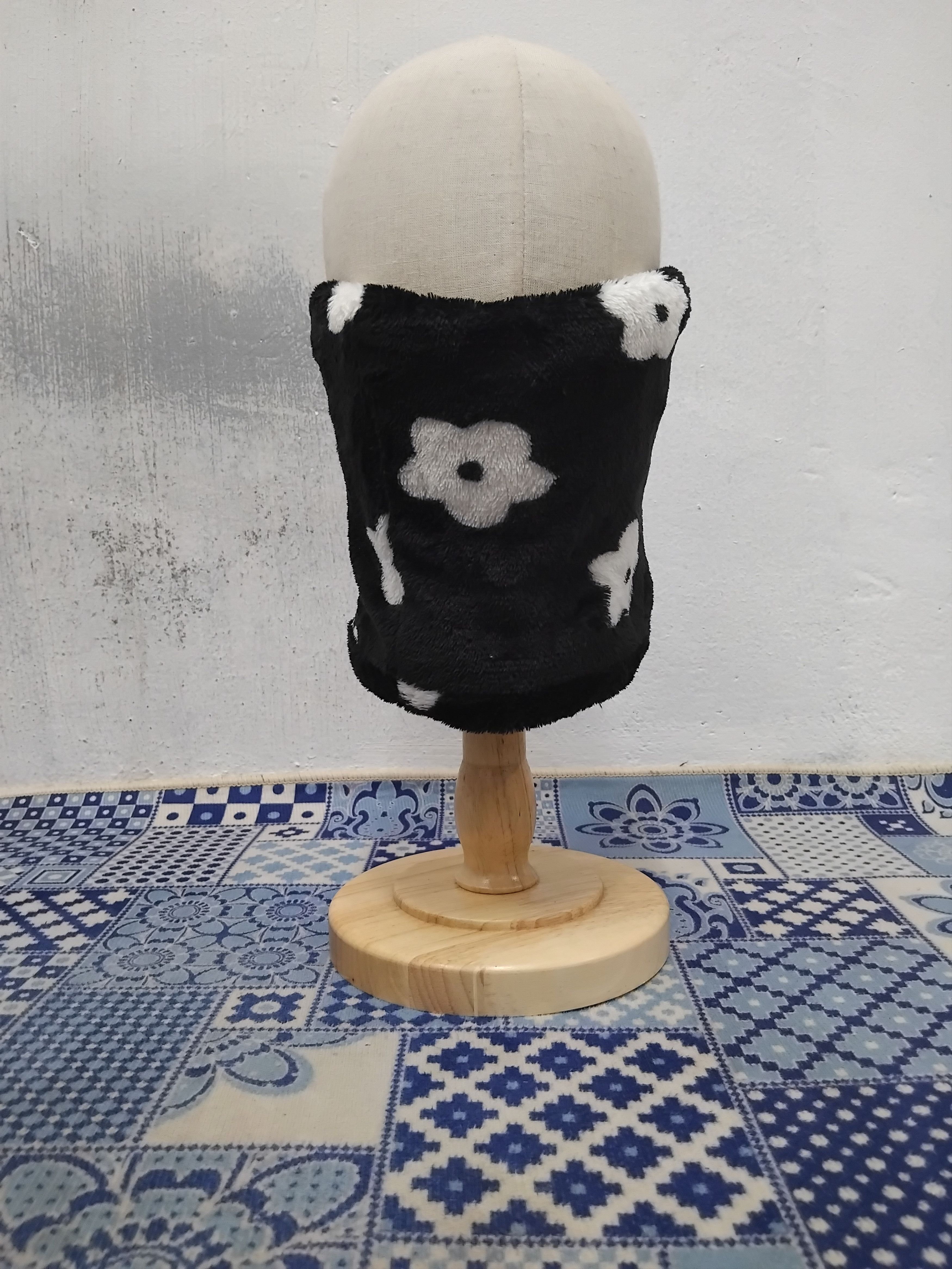 Japanese Brand 💥Flower black colour warmer neck Size ONE SIZE - 2 Thumbnail