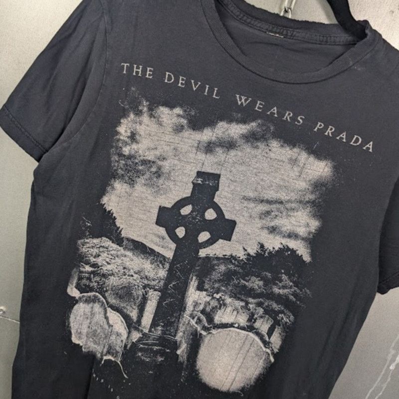 Vintage Devil Wears Prada Vintage Y2K Emo Scene Screamo Shirt Small Size US S / EU 44-46 / 1 - 1 Thumbnail