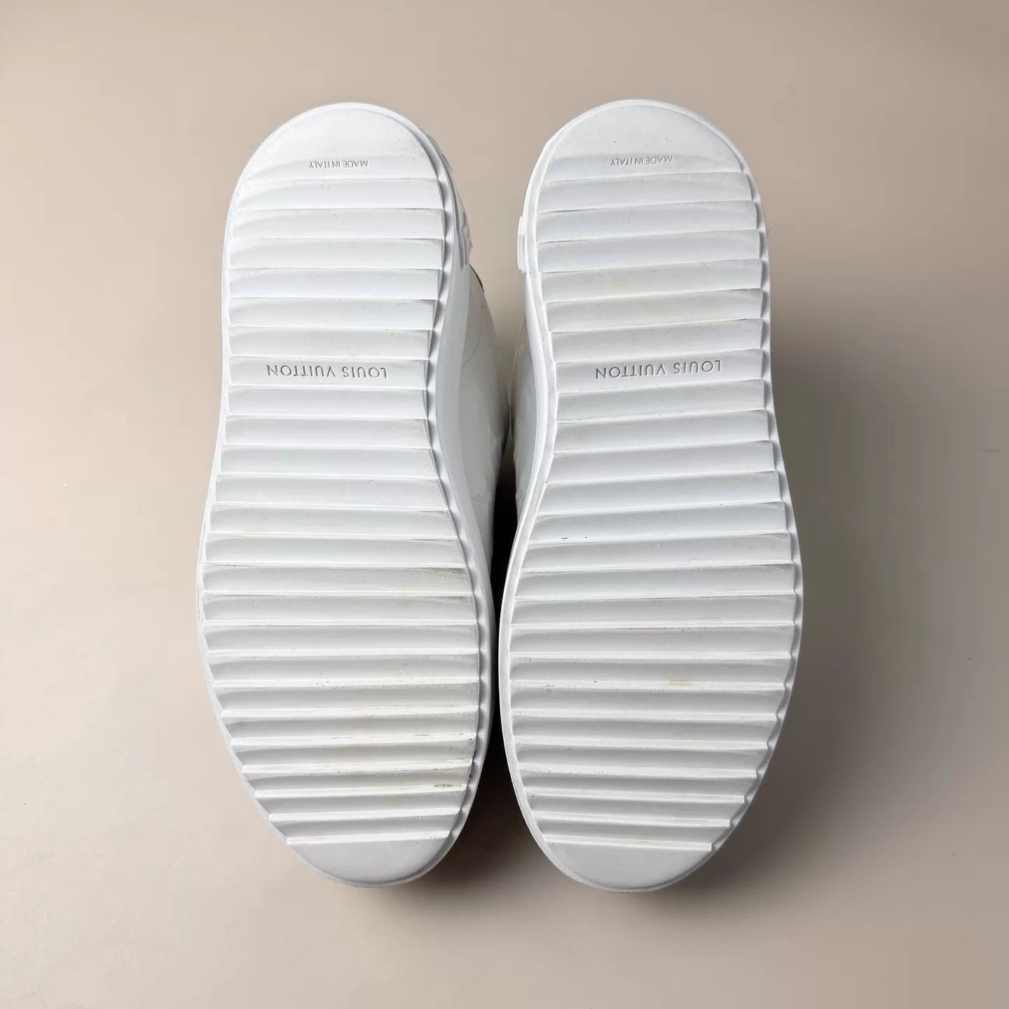 Louis Vuitton LV Time Out Monogram white/brown sneakers 35.5 Size US 5 / IT 35 - 7 Thumbnail
