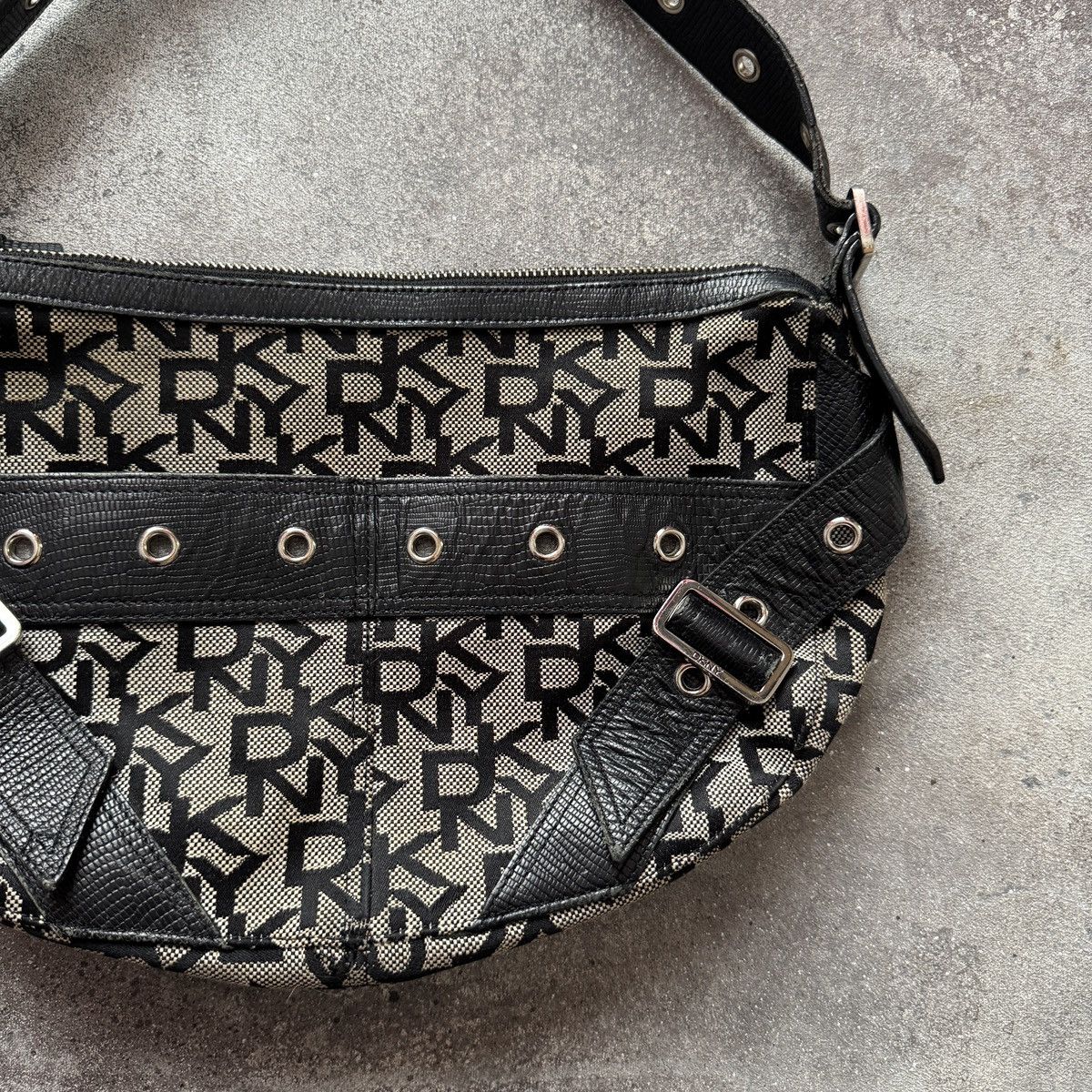 DKNY DKNY Vintage Y2K Glamour Monogram Shoulder Bag Size ONE SIZE - 3 Thumbnail