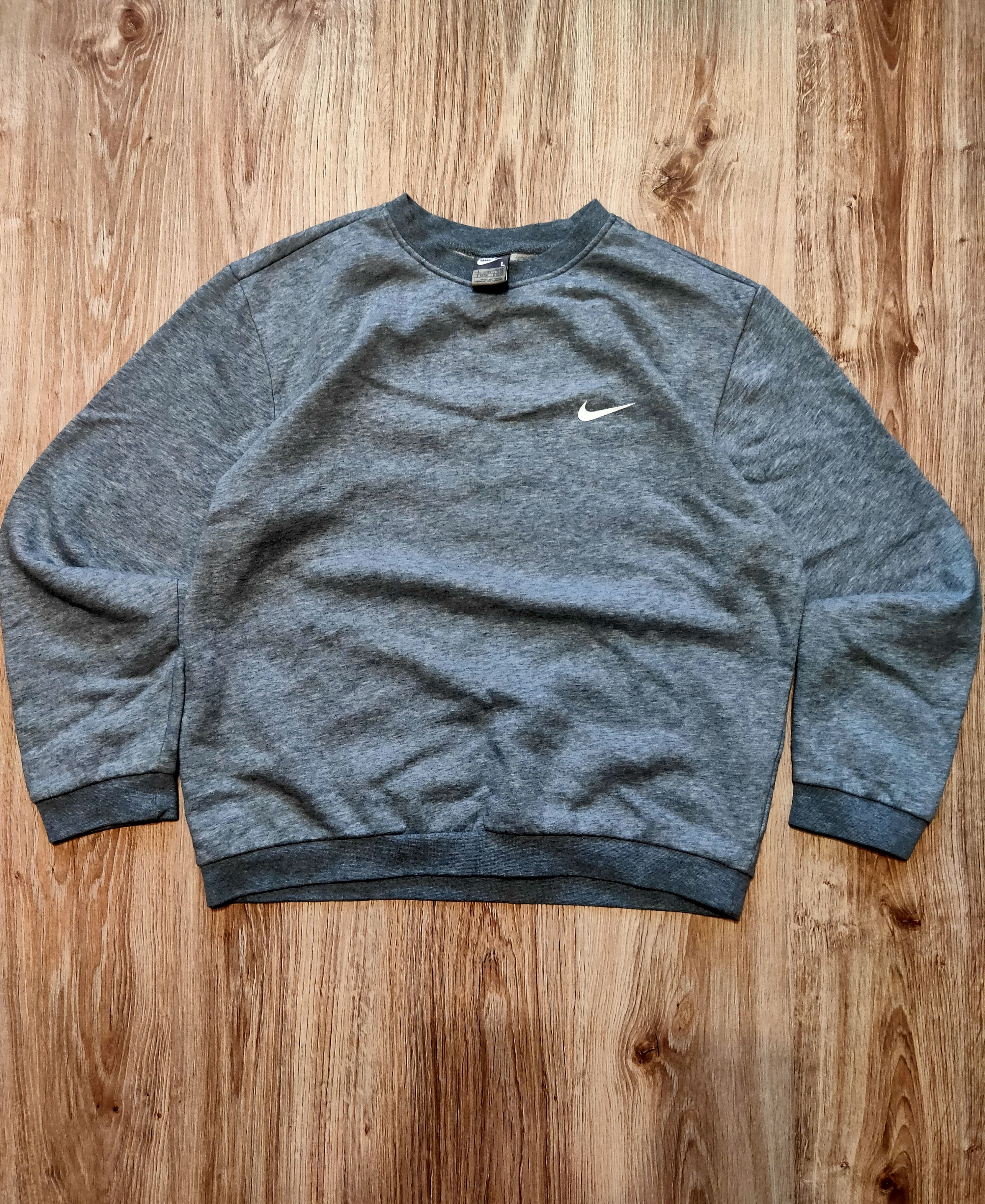 Nike × Vintage Vintage Nike Basic Grey Swoosh Sweatshirt crewneck Y2k Size US L / EU 52-54 / 3 - 1 Thumbnail