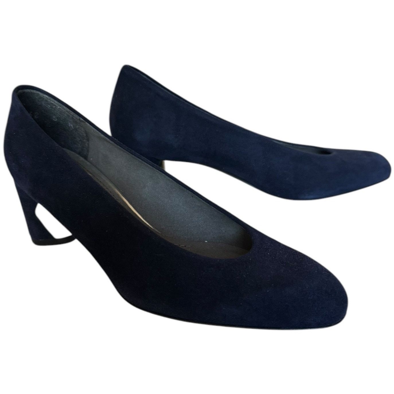 Stuart Weitzman Vtg Stuart Weitzman Navy Suede Leather Almond Toe heels 5 Size US 5 / IT 35 - 4 Thumbnail