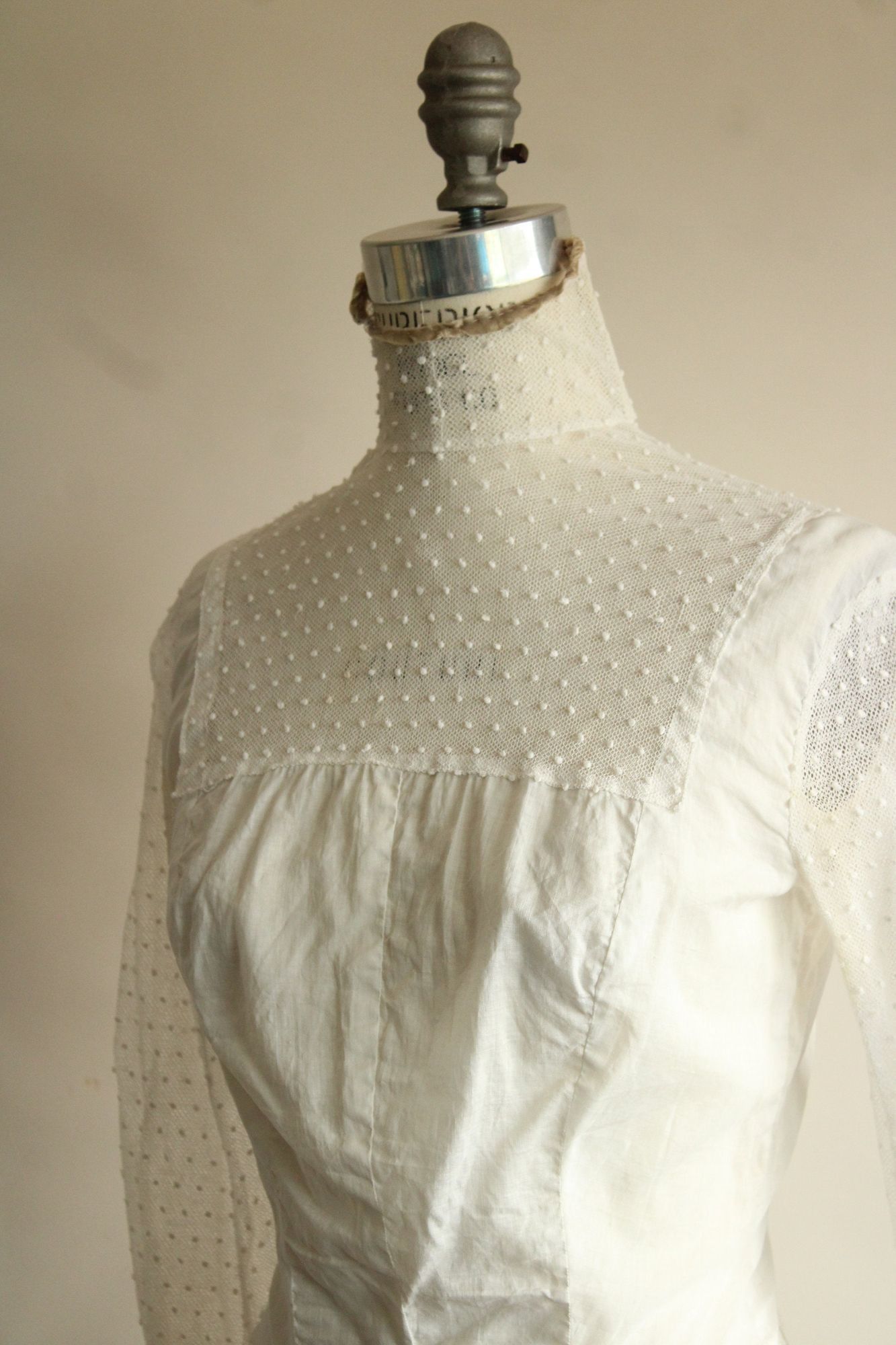 Vintage Antique 1900s Blouse In White With Lace Front. Pigeon Bust Size M / US 6-8 / IT 42-44 - 6 Thumbnail