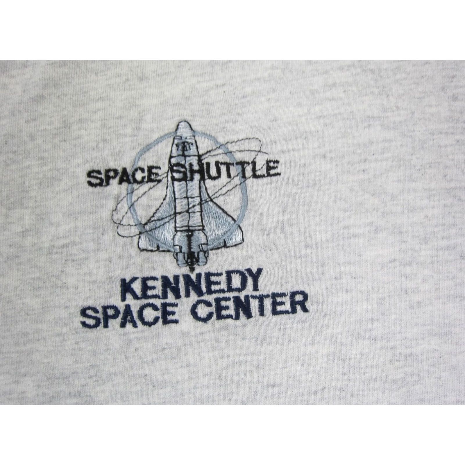 Anvil VINTAGE Kennedy Space Center Shirt Mens XL Gray 90s Space Embroidered Logo Anvil T-Shirt Crew Neck Short Sleeve Cotton Blend Overall Mens Size US XL / EU 56 / 4 - 3 Thumbnail