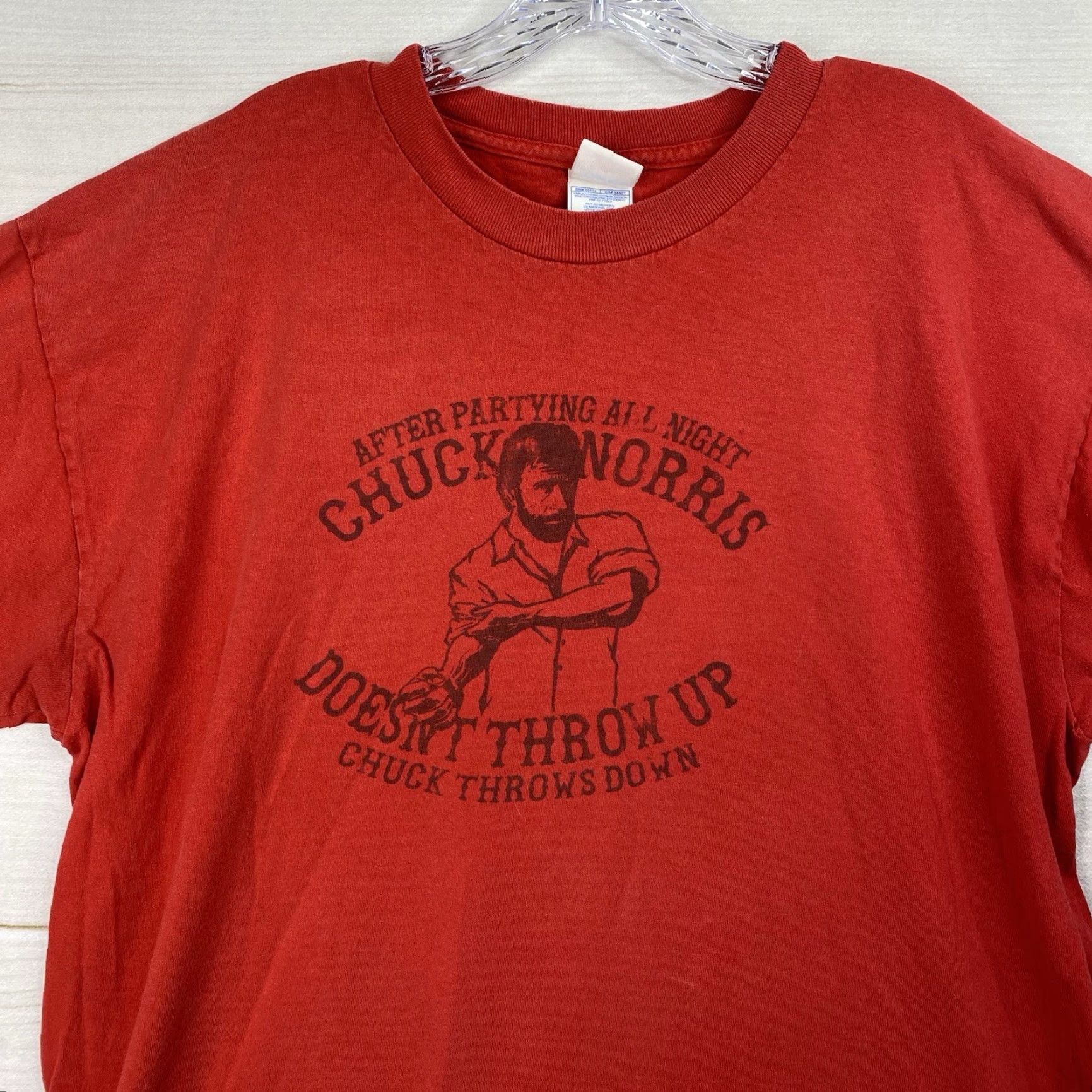 Vintage Chuck Norris Tee Shirt Mens XL Red 90s Crew Neck Short Sleeve Tennessee River T-Shirt Size US XL / EU 56 / 4 - 2 Thumbnail