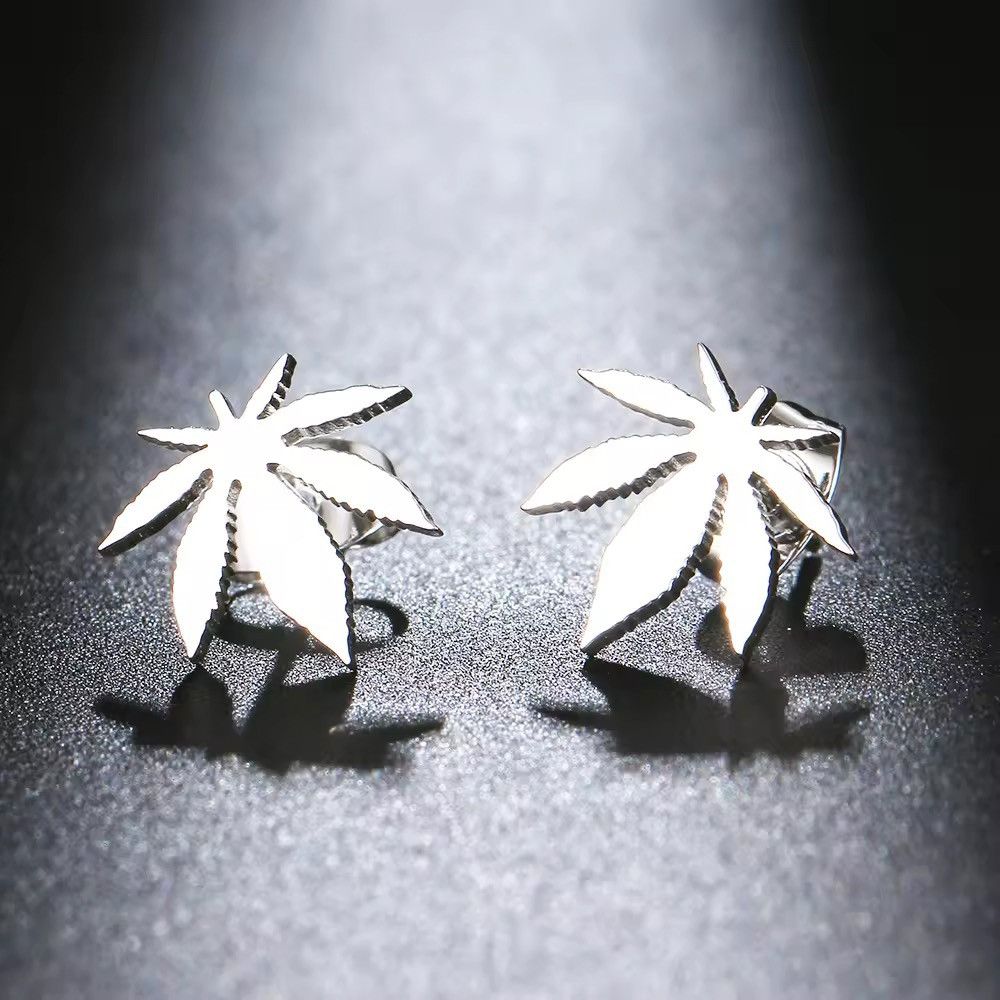 Vintage Stainless Steel Earrings Exquisite Maple Leaf Amulet Size ONE SIZE - 1 Thumbnail