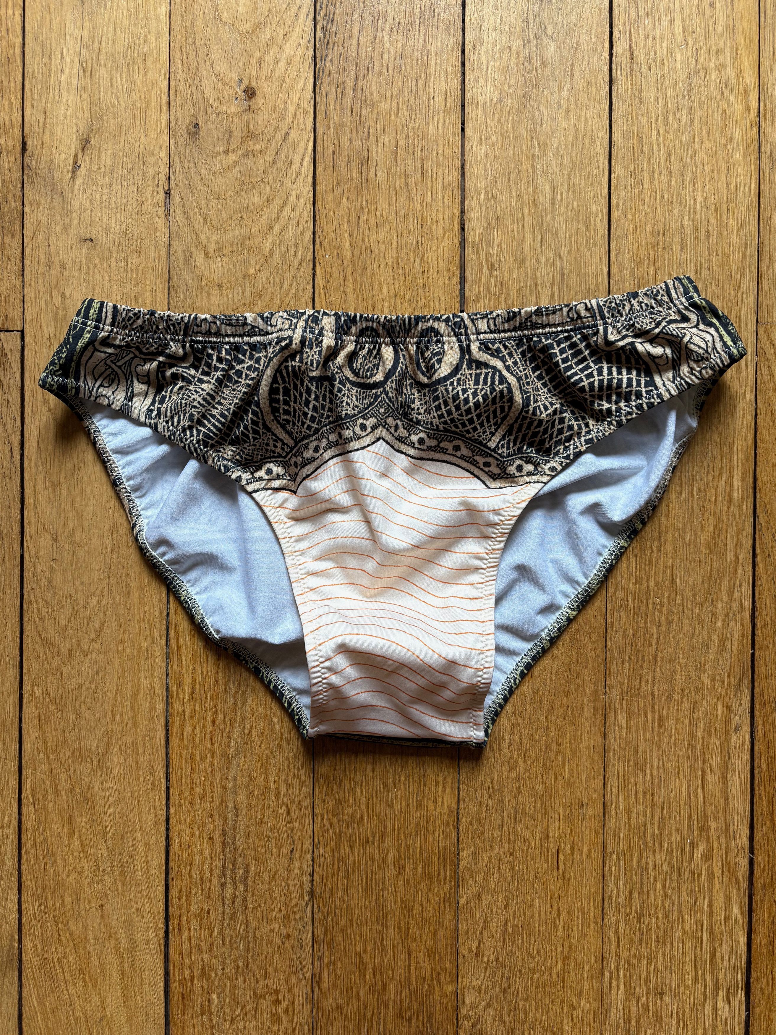 Jean Paul Gaultier Jean Paul Gaultier cartouche money print speedo Size US 32 / EU 48 - 2 Thumbnail