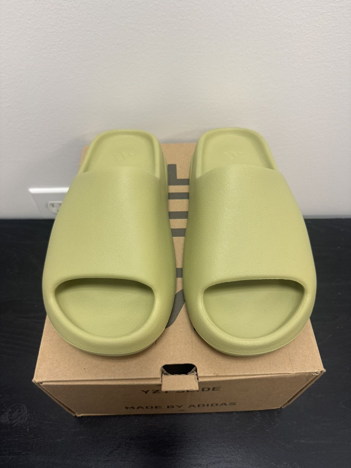 Yeezy Yeezy slide resin Size US 9 / EU 42 - 3 Thumbnail
