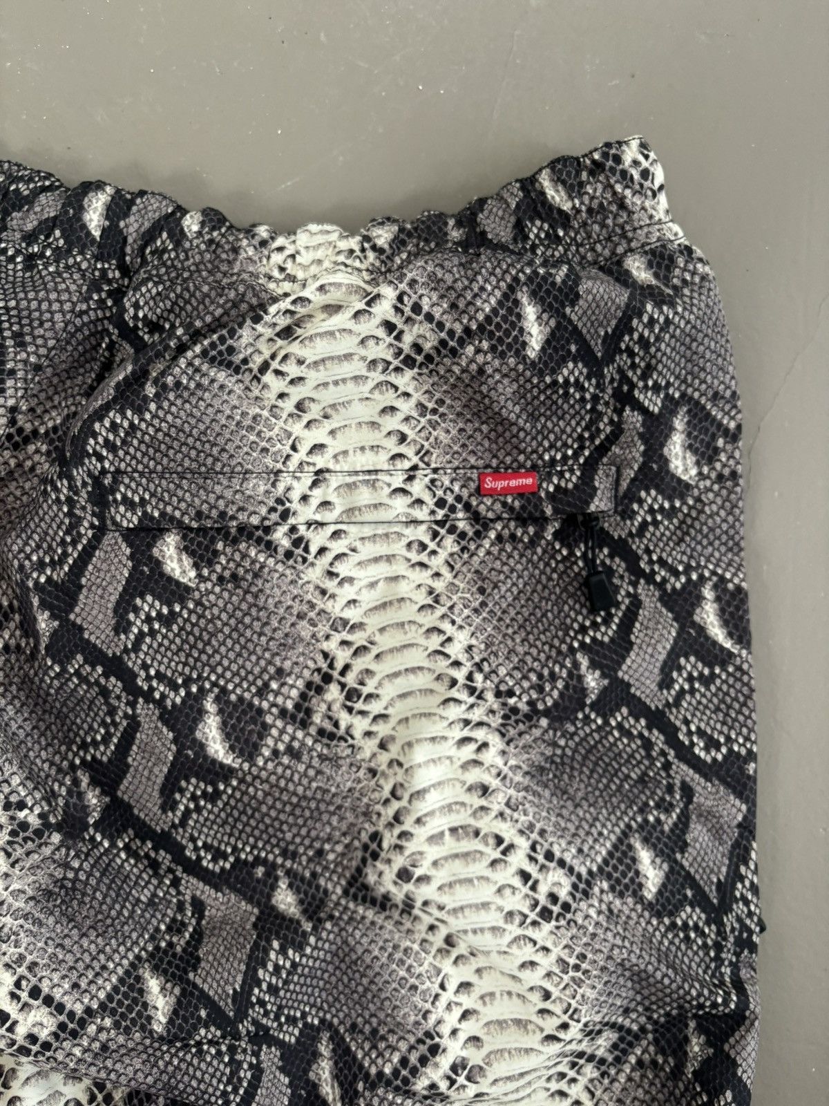 Supreme Supreme X north face snake skin Size US 32 / EU 48 - 8 Thumbnail
