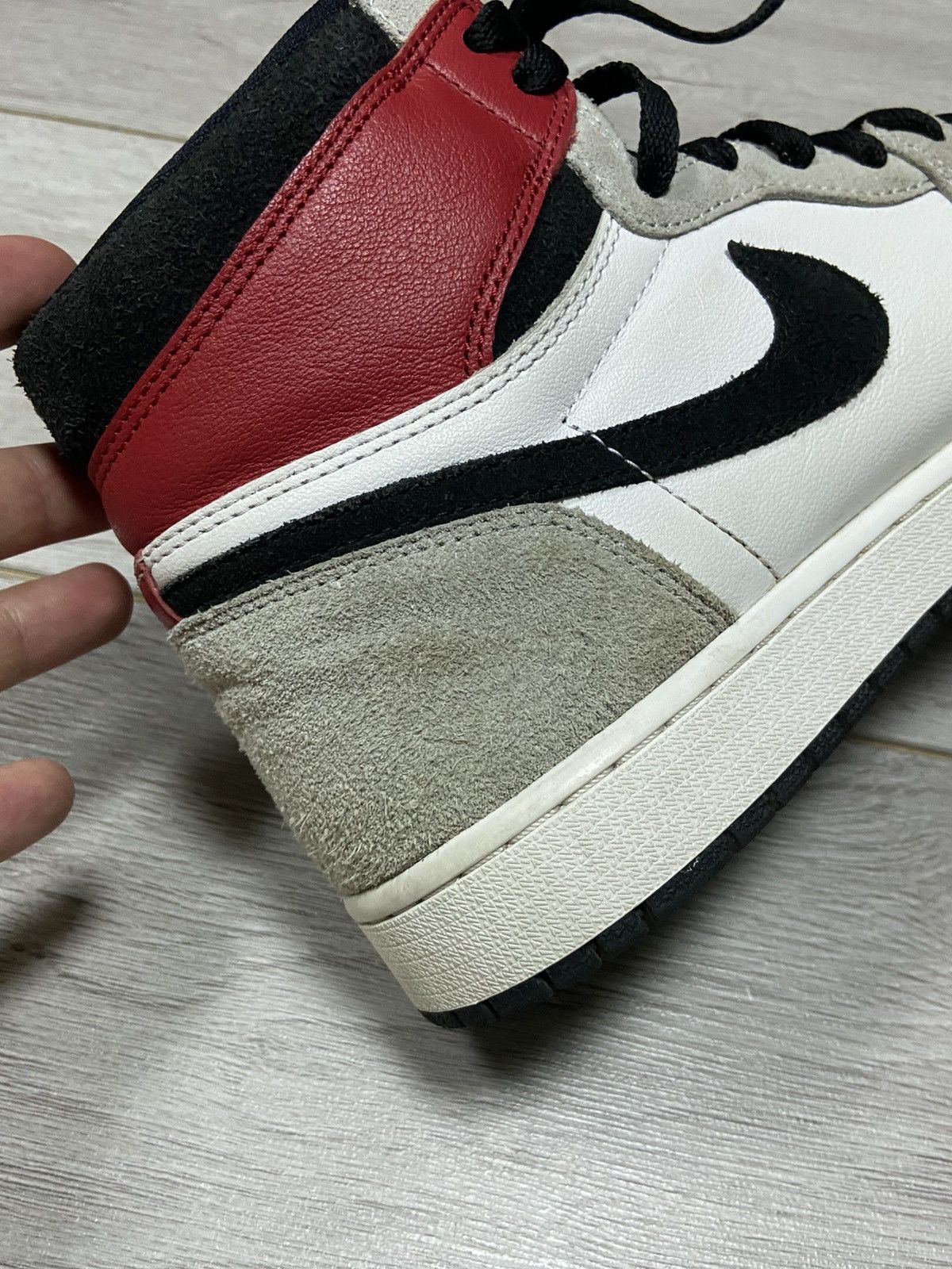 Jordan Brand Air Jordan 1 smoke grey high sneakers OG Size US 12 / EU 45 - 11 Thumbnail