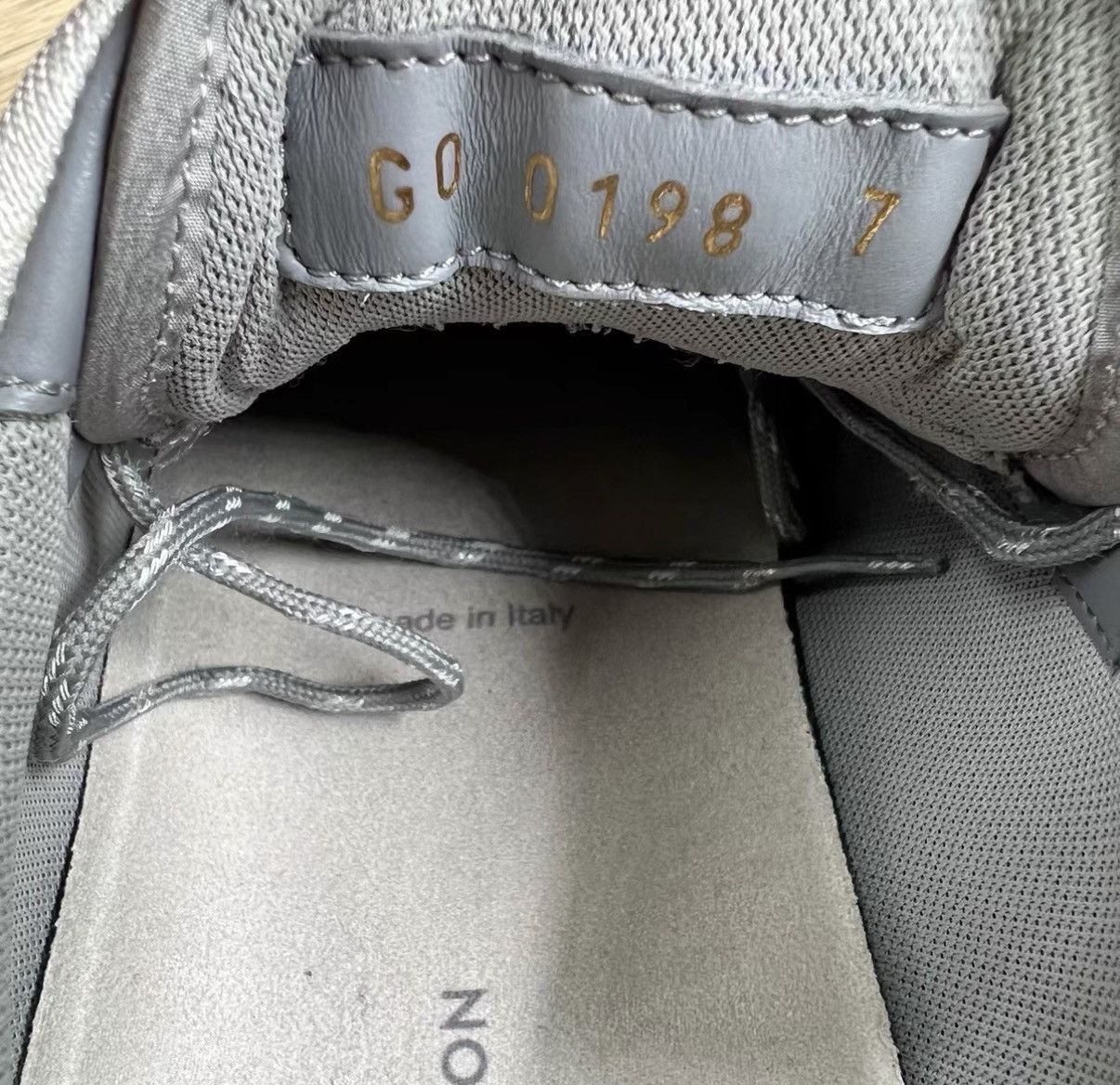 Louis Vuitton Louis Vuitton Run Away Grey Monogram Sneakers J41 Size US 8 / EU 41 - 6 Thumbnail