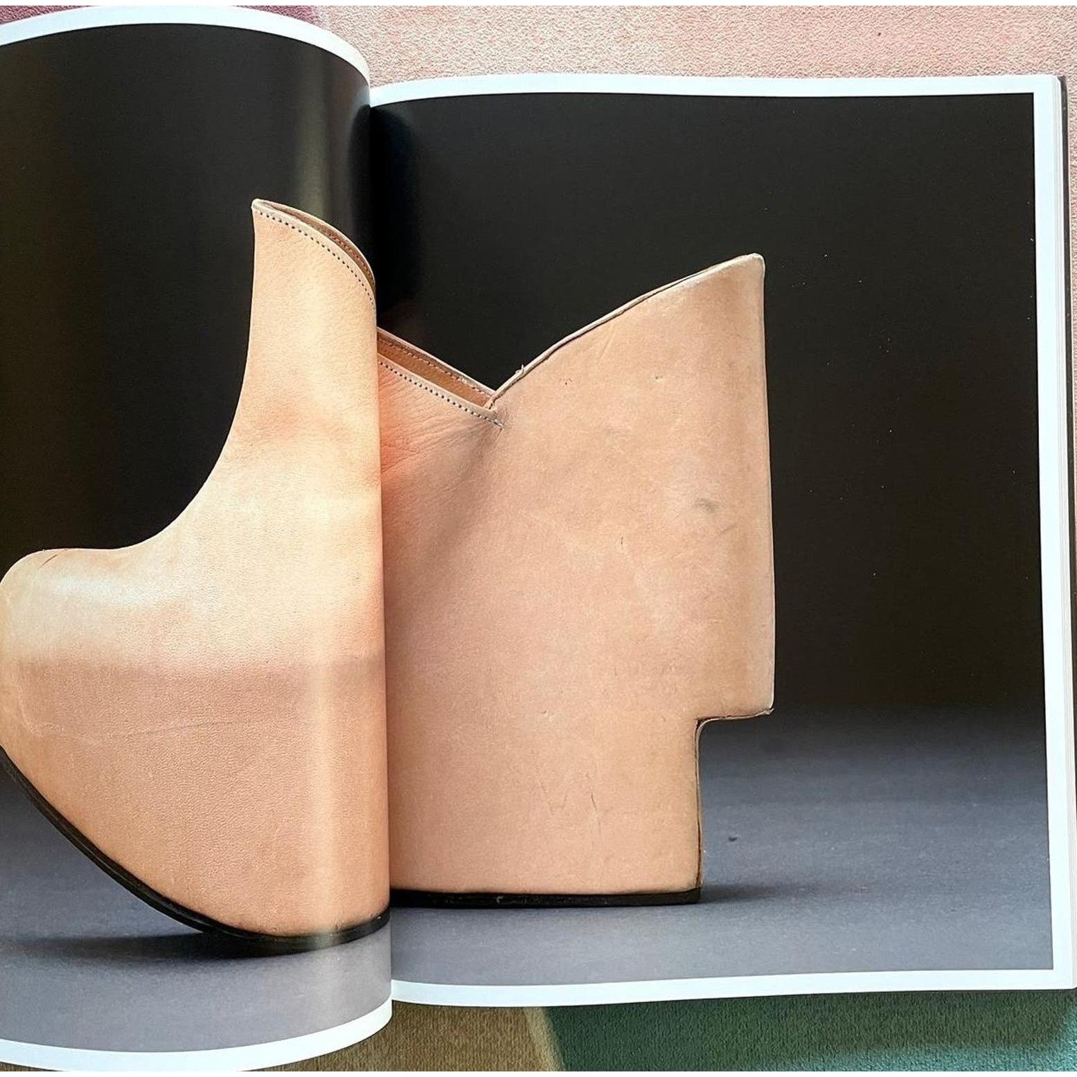 Vintage × Vivienne Westwood Vivienne westwood shoes Hardcover Book damiani published Size ONE SIZE - 5 Thumbnail