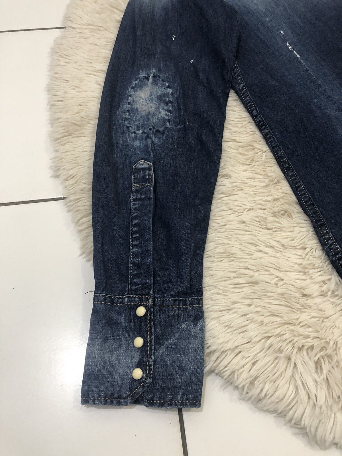 Dsquared2 Dsquared2 Distressed Denim Shirt Size US S / EU 44-46 / 1 - 17 Thumbnail