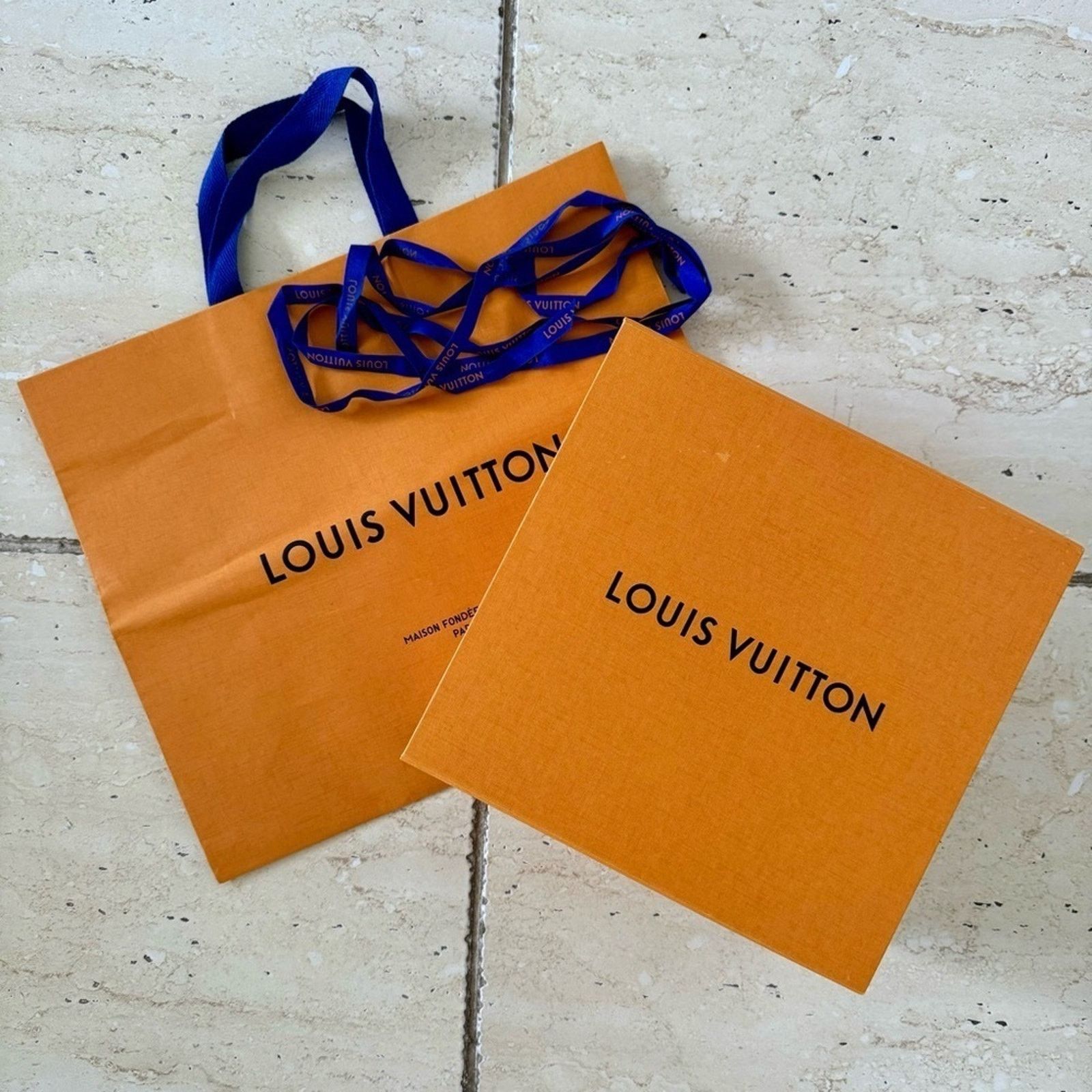Louis Vuitton LOUIS VUITTON Bag, Box, Ribbon Set, Authentic Size ONE SIZE - 1 Thumbnail