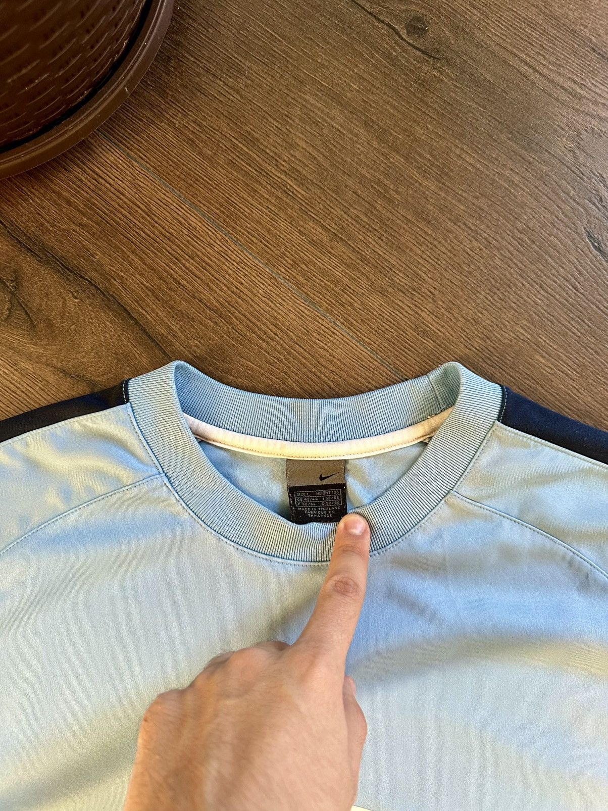 Nike Vintage Nike T-shirt Centre White Logo Size US L / EU 52-54 / 3 - 8 Thumbnail