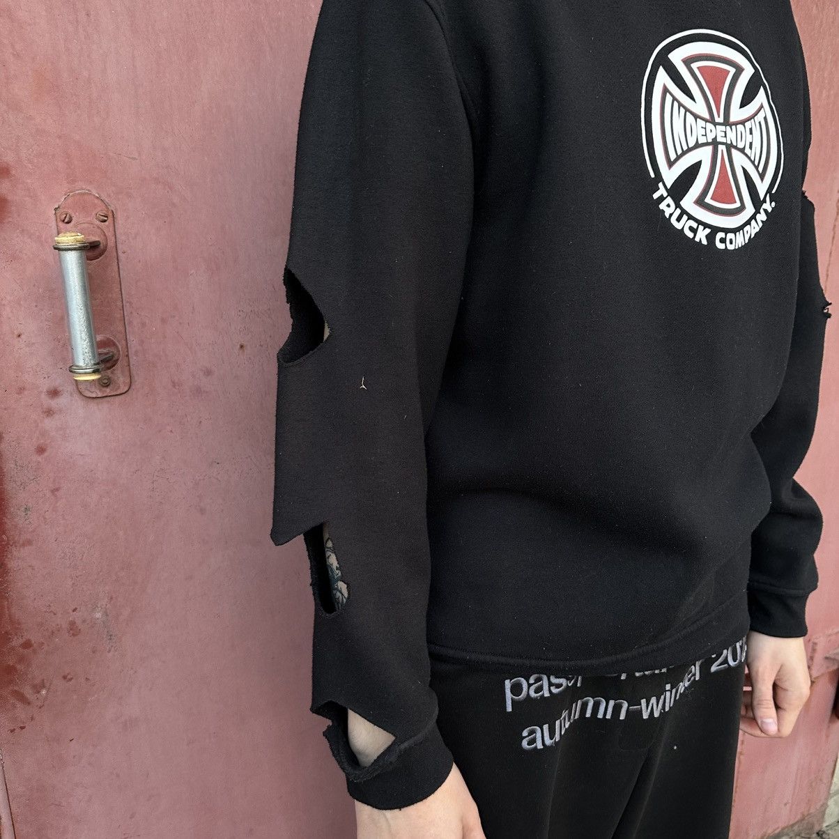 Independent Truck Co. Vintage Independent Sweatshirt Big Logo Band SK8 Custom 00s Size US L / EU 52-54 / 3 - 3 Thumbnail
