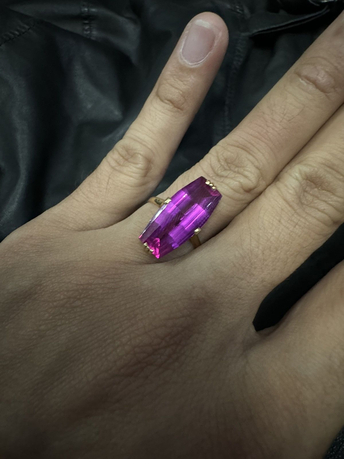 Jewelry × Vintage RECTANGLE CUT SYNTHETIC RUBY IN 18k YELLOW GOLD RING Size ONE SIZE - 6 Thumbnail