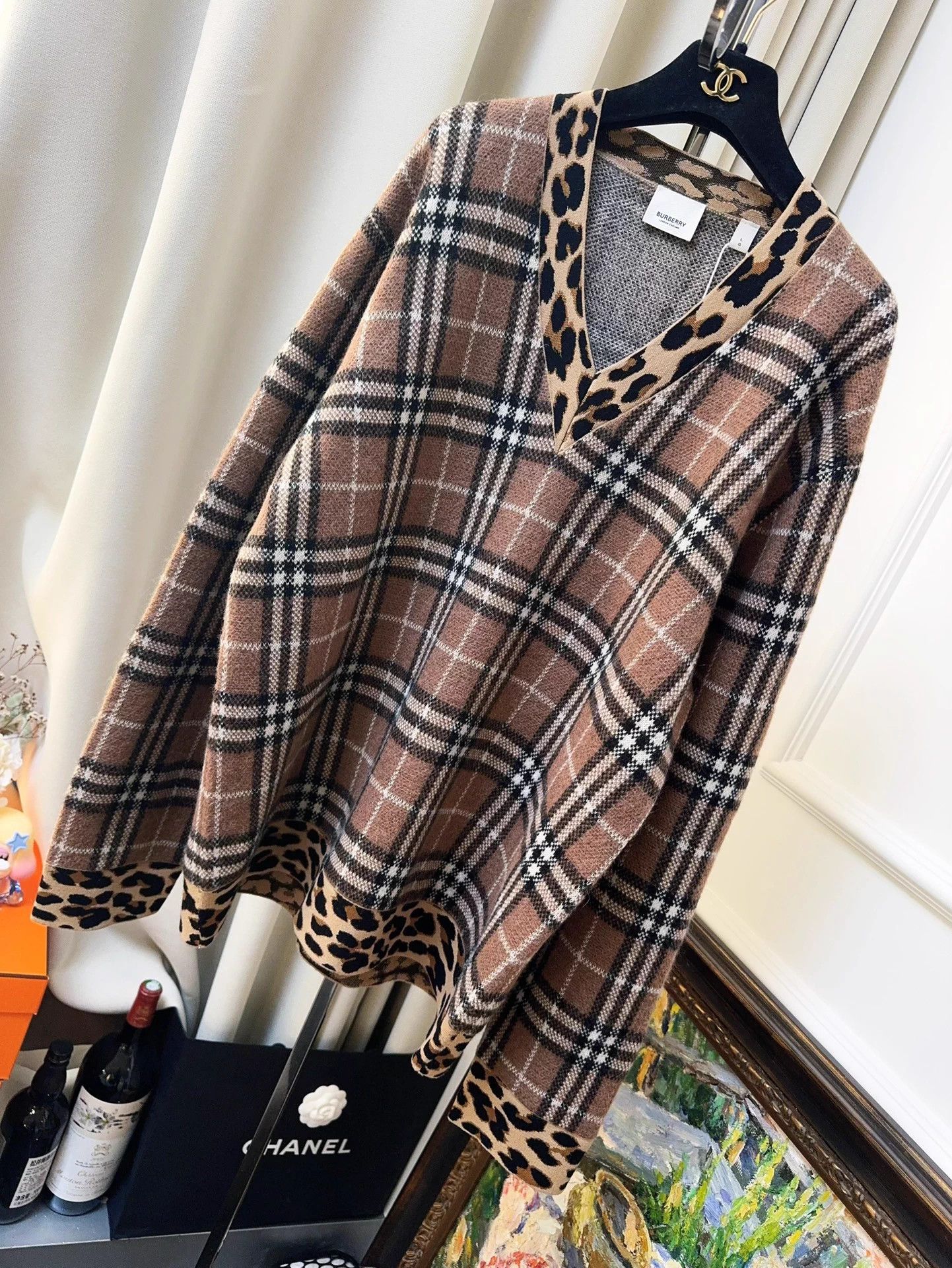 Burberry Burberry Check Leopard Trim V-neck Knit Sweater L Size L / US 10 / IT 46 - 1 Thumbnail