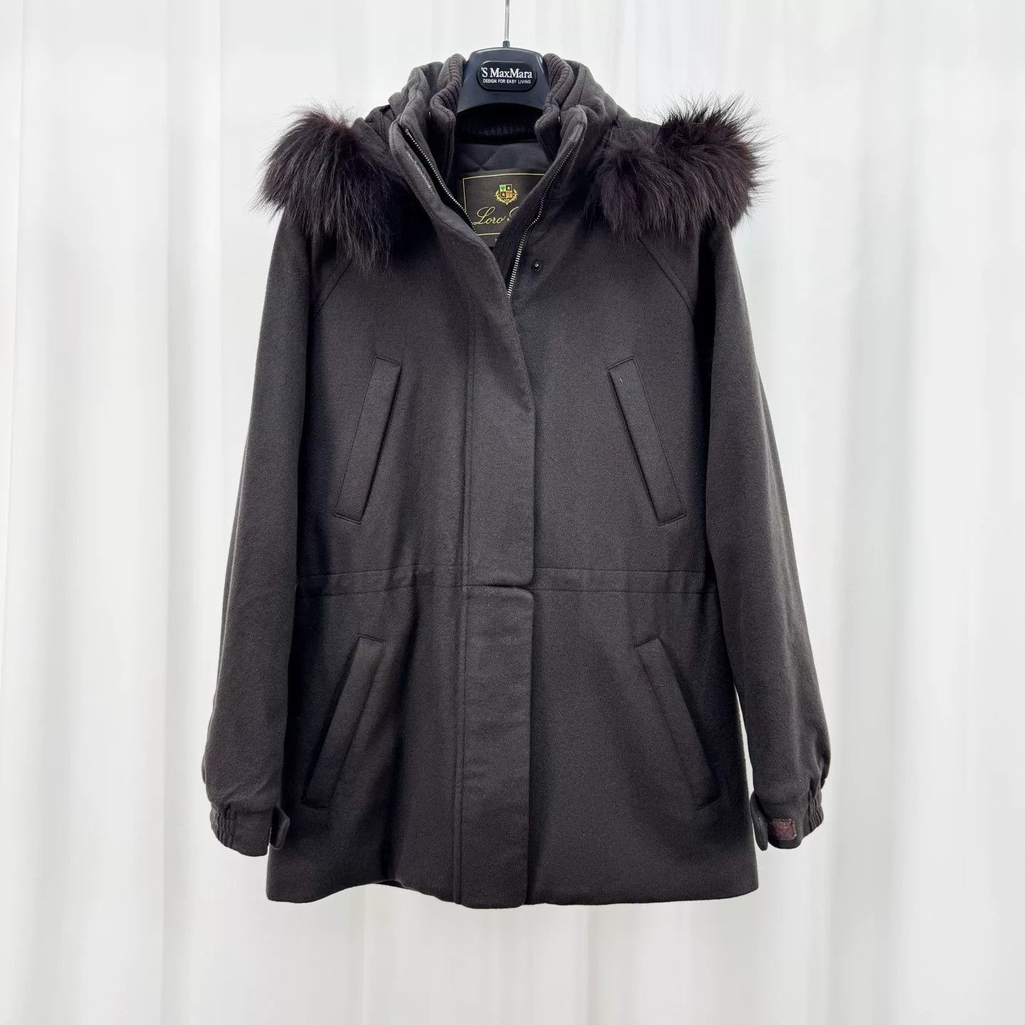 Loro Piana luxurious cashmere coat with fur collar Size M / US 6-8 / IT 42-44 - 1 Thumbnail