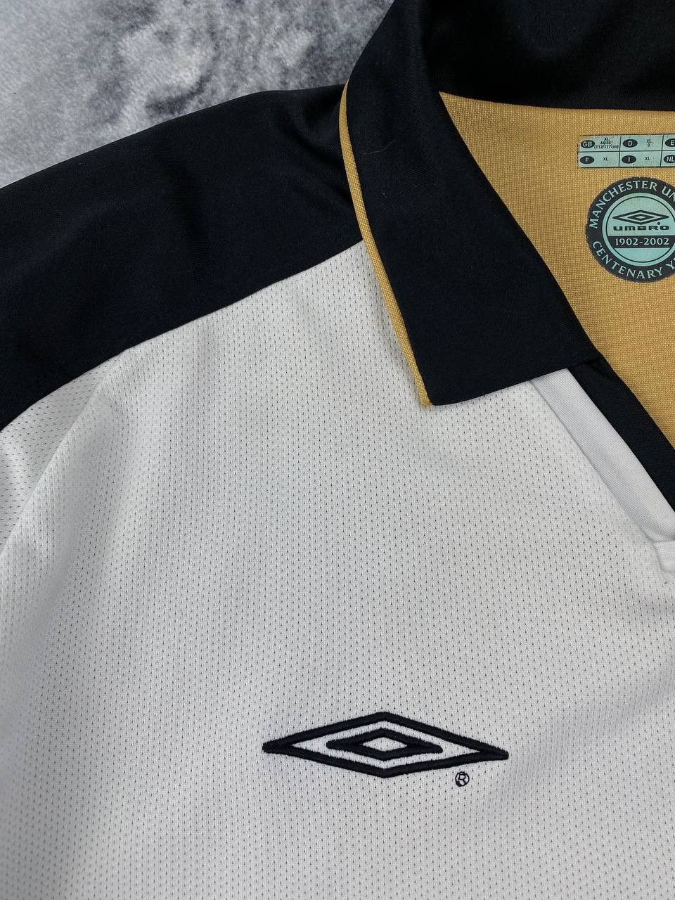 Vintage Vintage Manchester United 2001 2002 Reversible Away Shirt Size US XL / EU 56 / 4 - 5 Thumbnail
