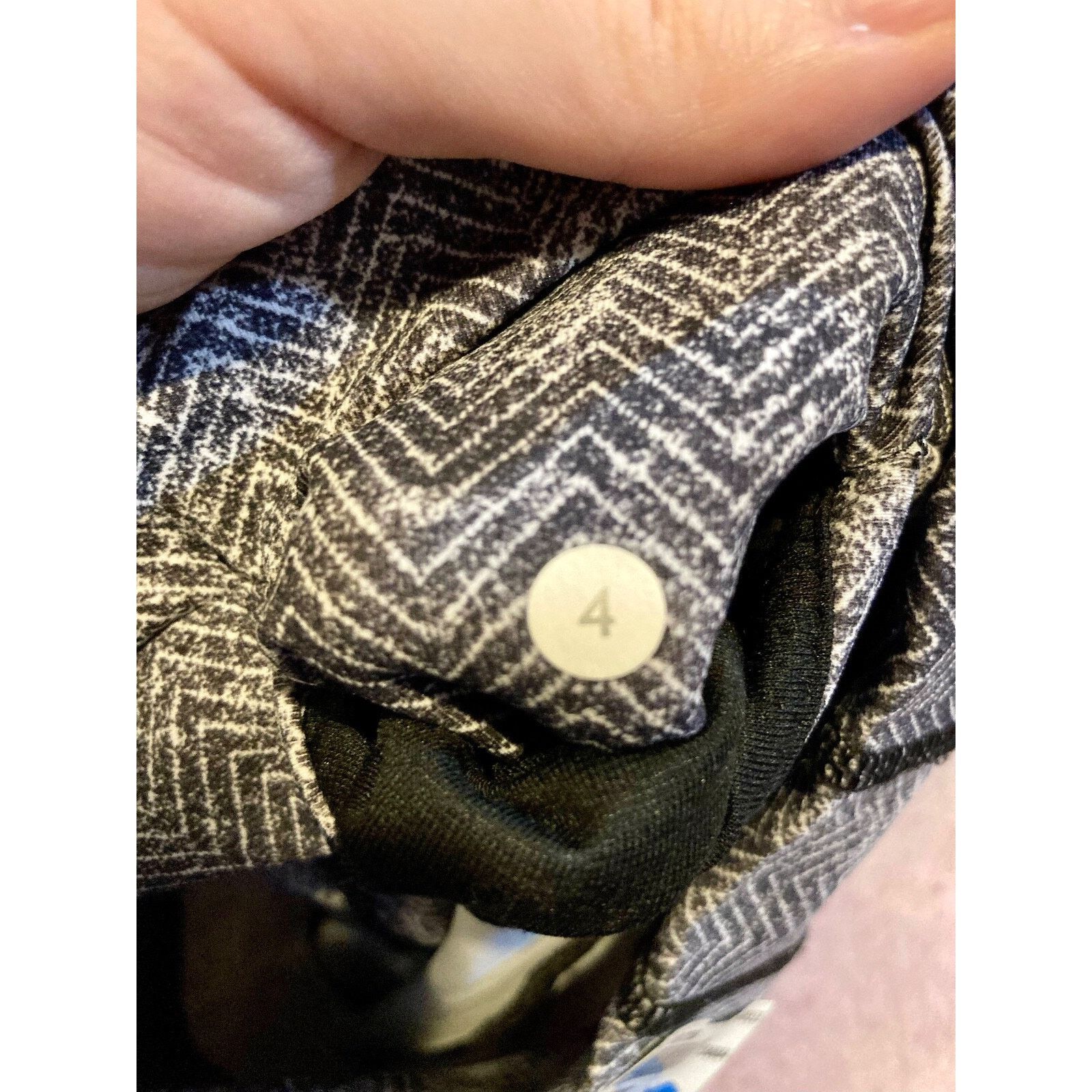 Lululemon Lululemon Essential Rhythm Crop Leggings Sz 4 Diffusion Lux Size 27" / US 4 / IT 40 - 15 Thumbnail