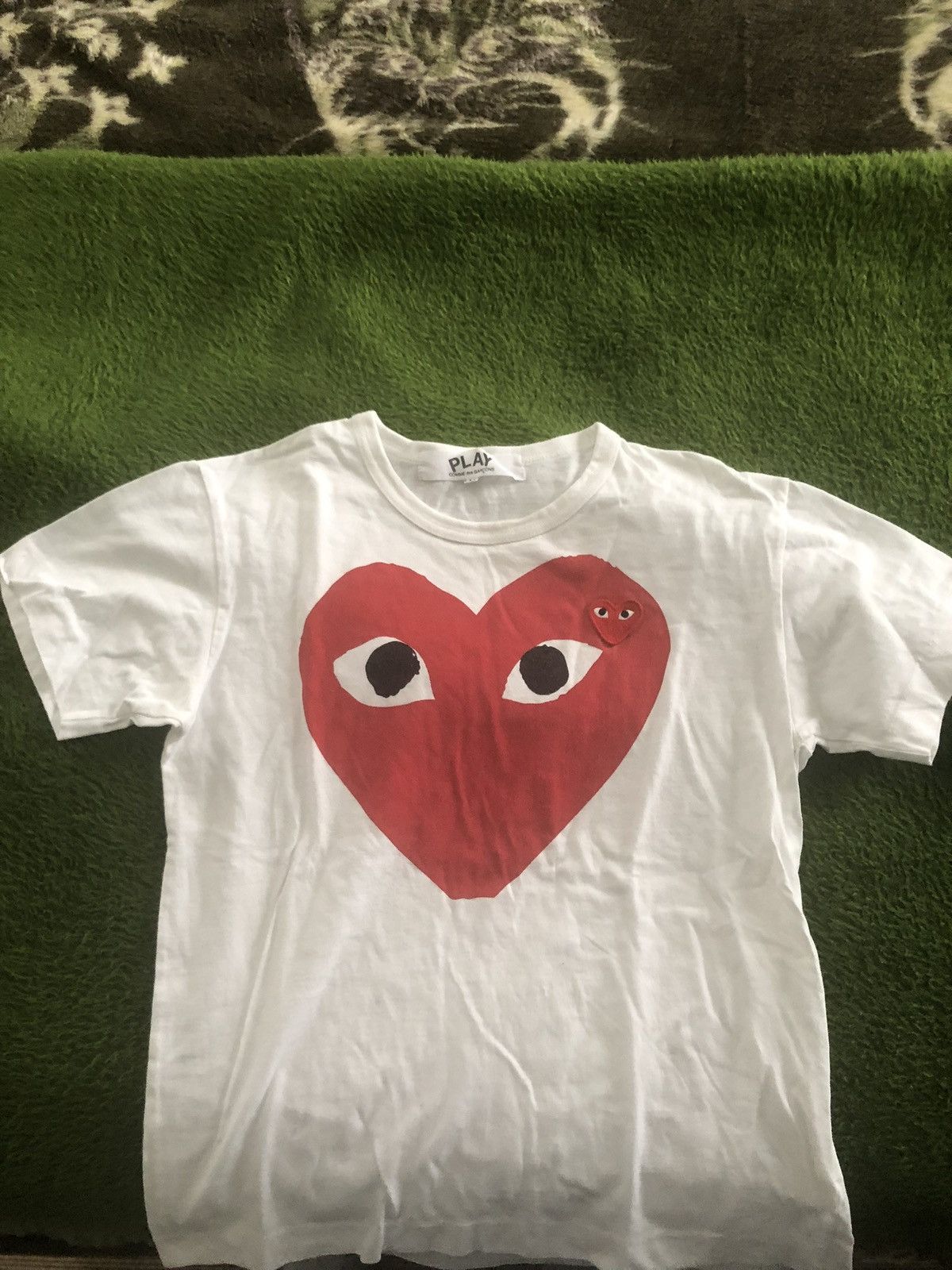 CDG by Comme des Garcons White Comme des Garçons Play heart tee size medium Size US M / EU 48-50 / 2 - 1 Thumbnail