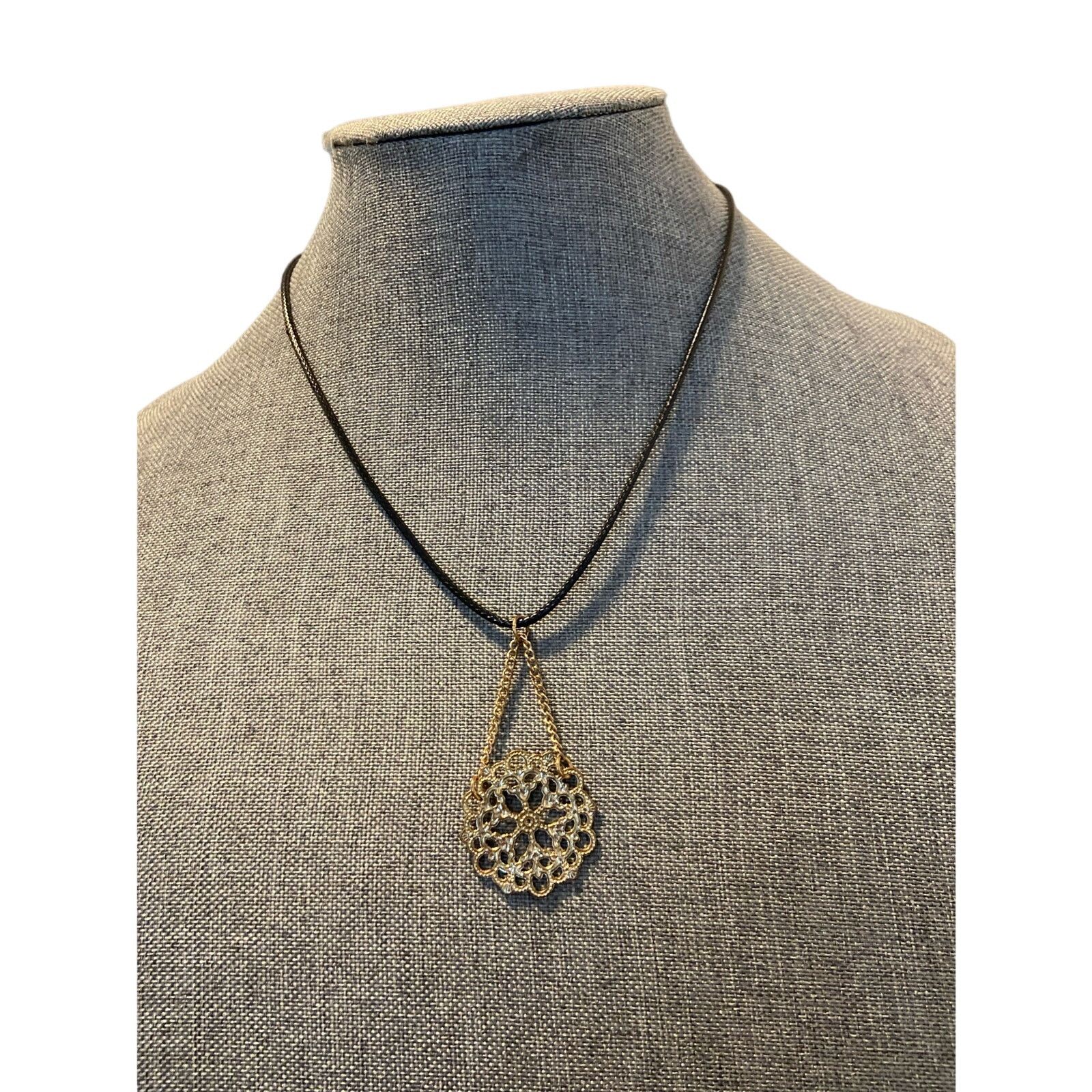 Handmade spiral flower necklace gold tone Size ONE SIZE - 1 Thumbnail