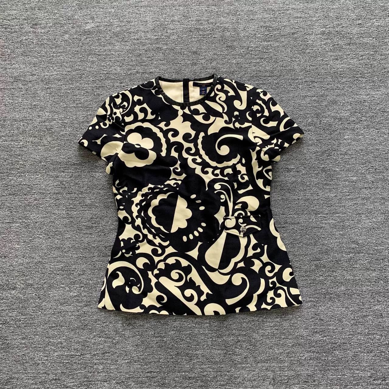 Louis Vuitton LV Back Zip Short Sleeve Top Size XXS / US 00 / IT 34 - 1 Thumbnail