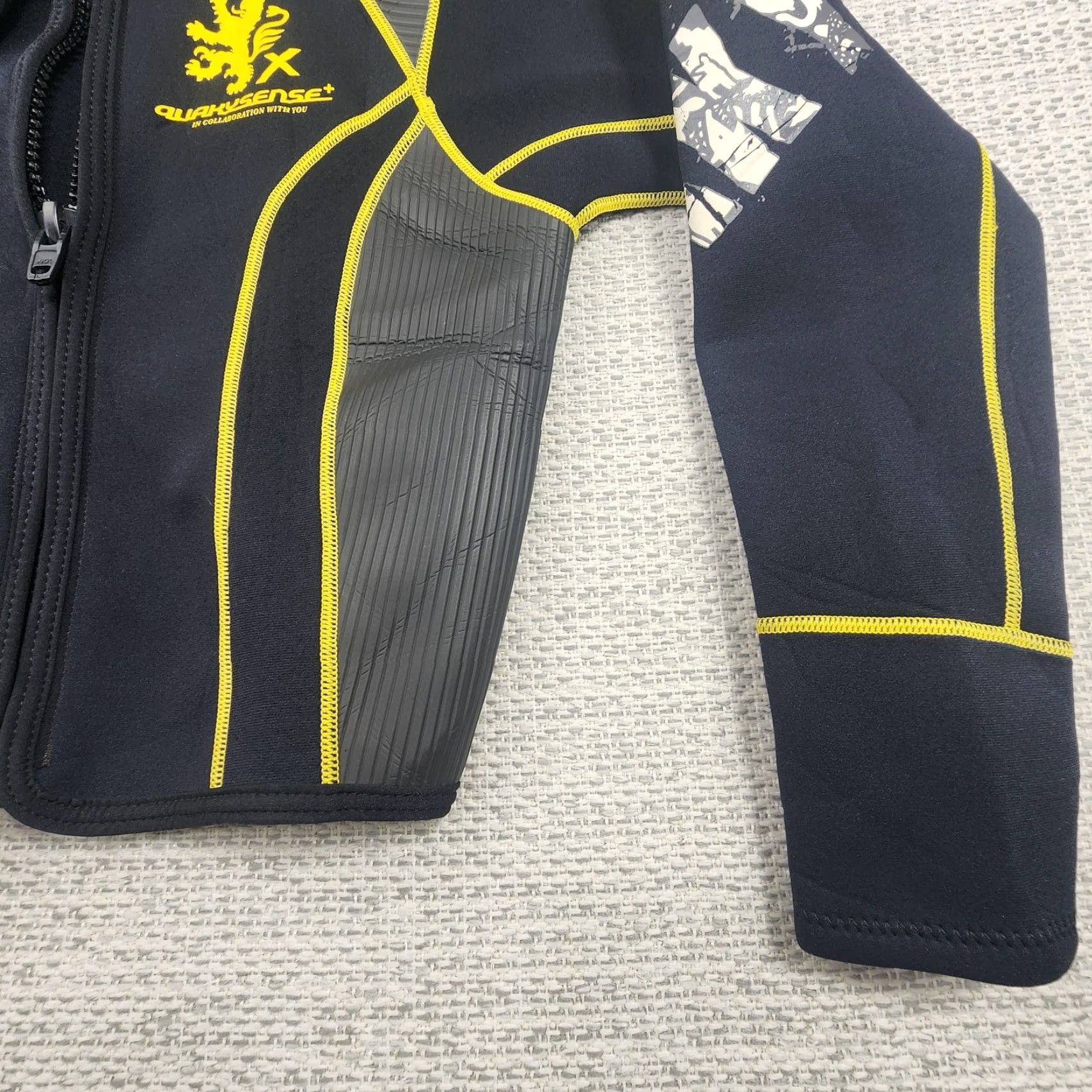 Quaksense X Jacket Mens Small Black Yellow Full Zip Wetsuit Neoprene Surf Top