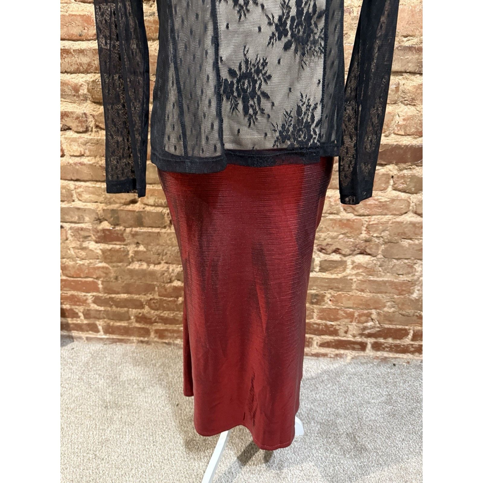 Shein SHEIN Red Black Shimmery Long Skirt Holiday Party Sz S goth Size 28" / US 6 / IT 42 - 2 Thumbnail