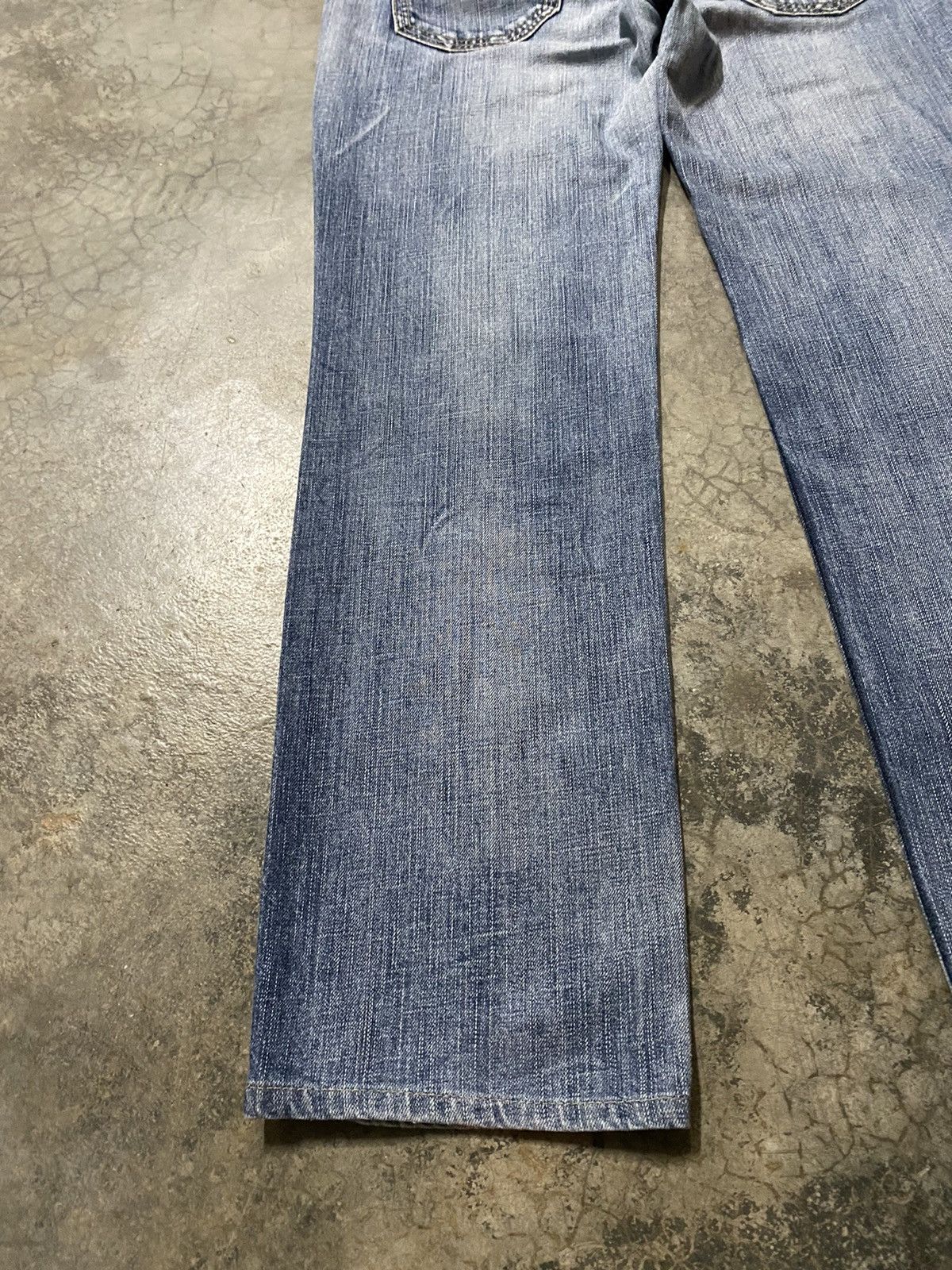 Levi's × Vintage Vintage Levi’s Washed Blue Distressed Grunge Low Rise Jeans Size US 32 / EU 48 - 2 Thumbnail