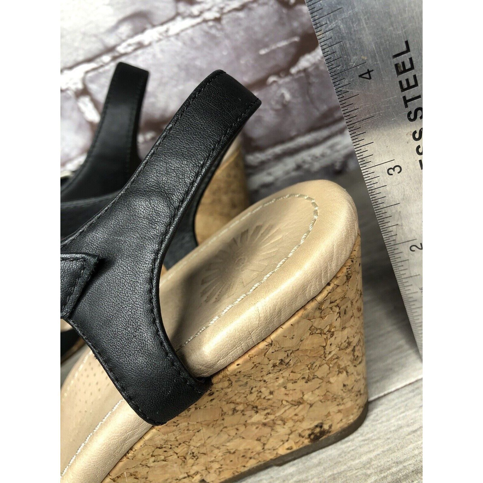 Ugg UGG Black Leather Casual Cork Wedge Ankle Strap Sandals Wome Size US 7 / IT 37 - 9 Thumbnail