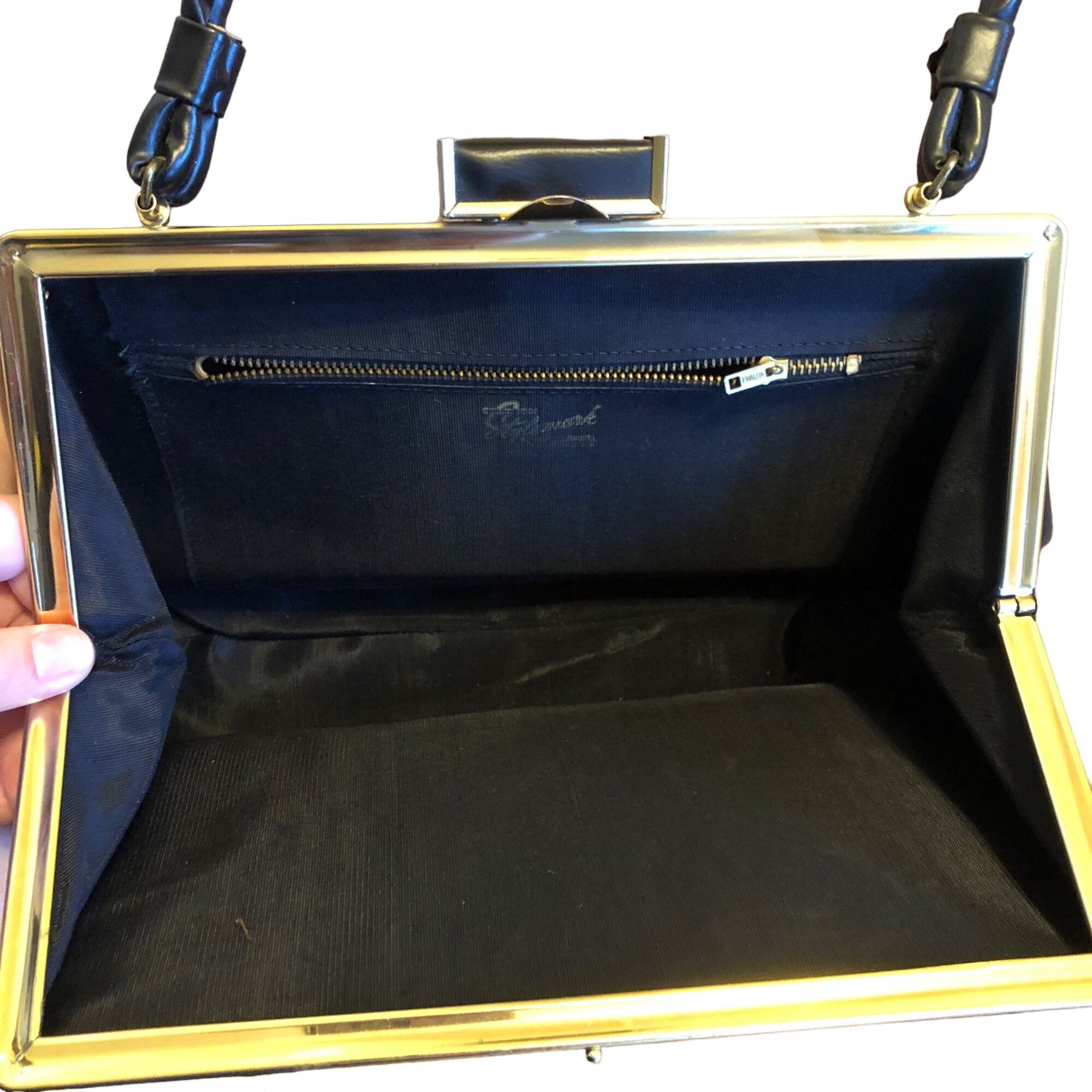 Vintage Vintage Stylemark Solid Black With Gold Metal Clasp Handbag Size ONE SIZE - 4 Thumbnail