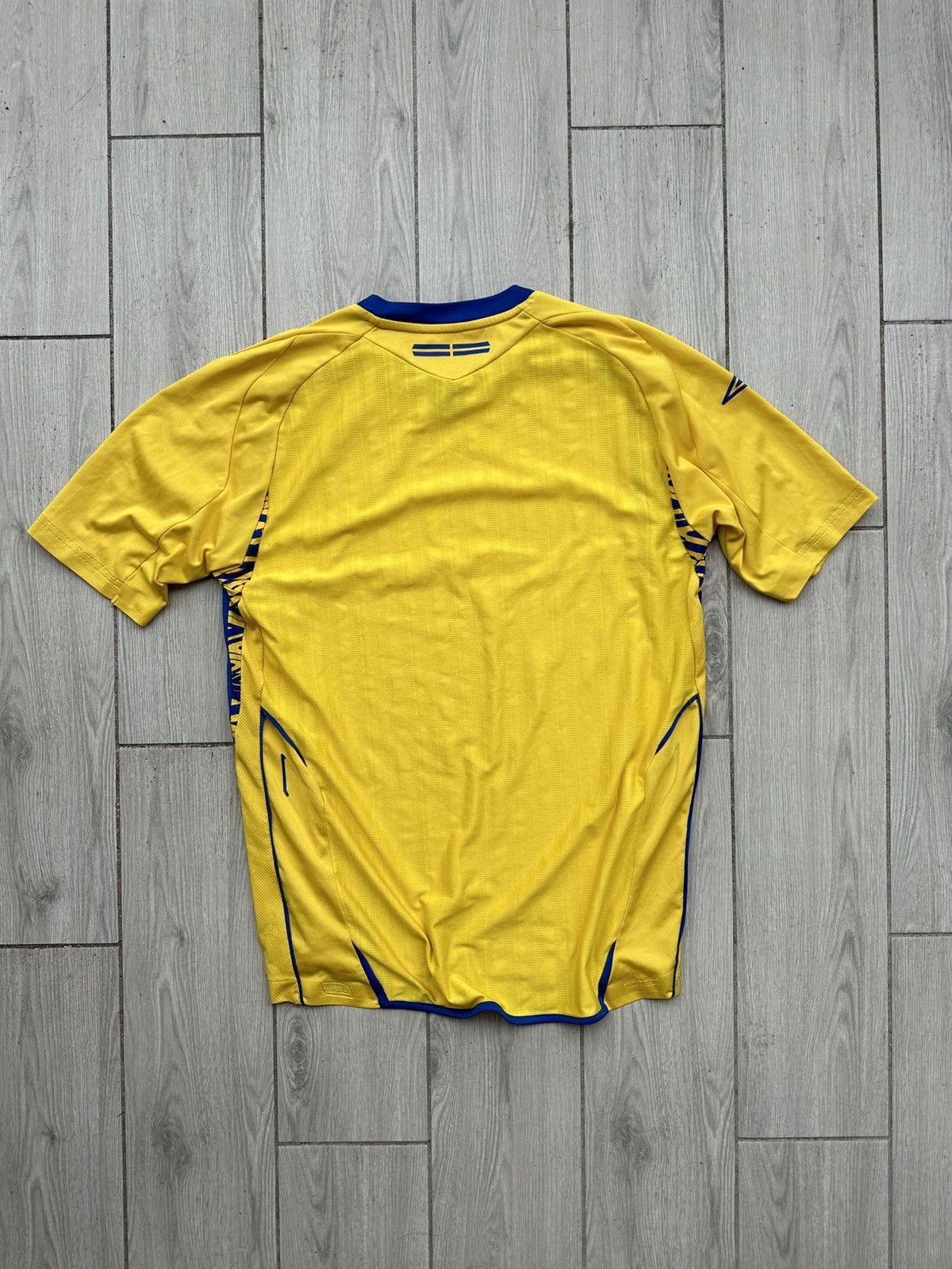 Umbro SWEDEN SVERIGE 2009 SIZE M UMBRO FOOTBALL SHIRT Size US M / EU 48-50 / 2 - 9 Thumbnail