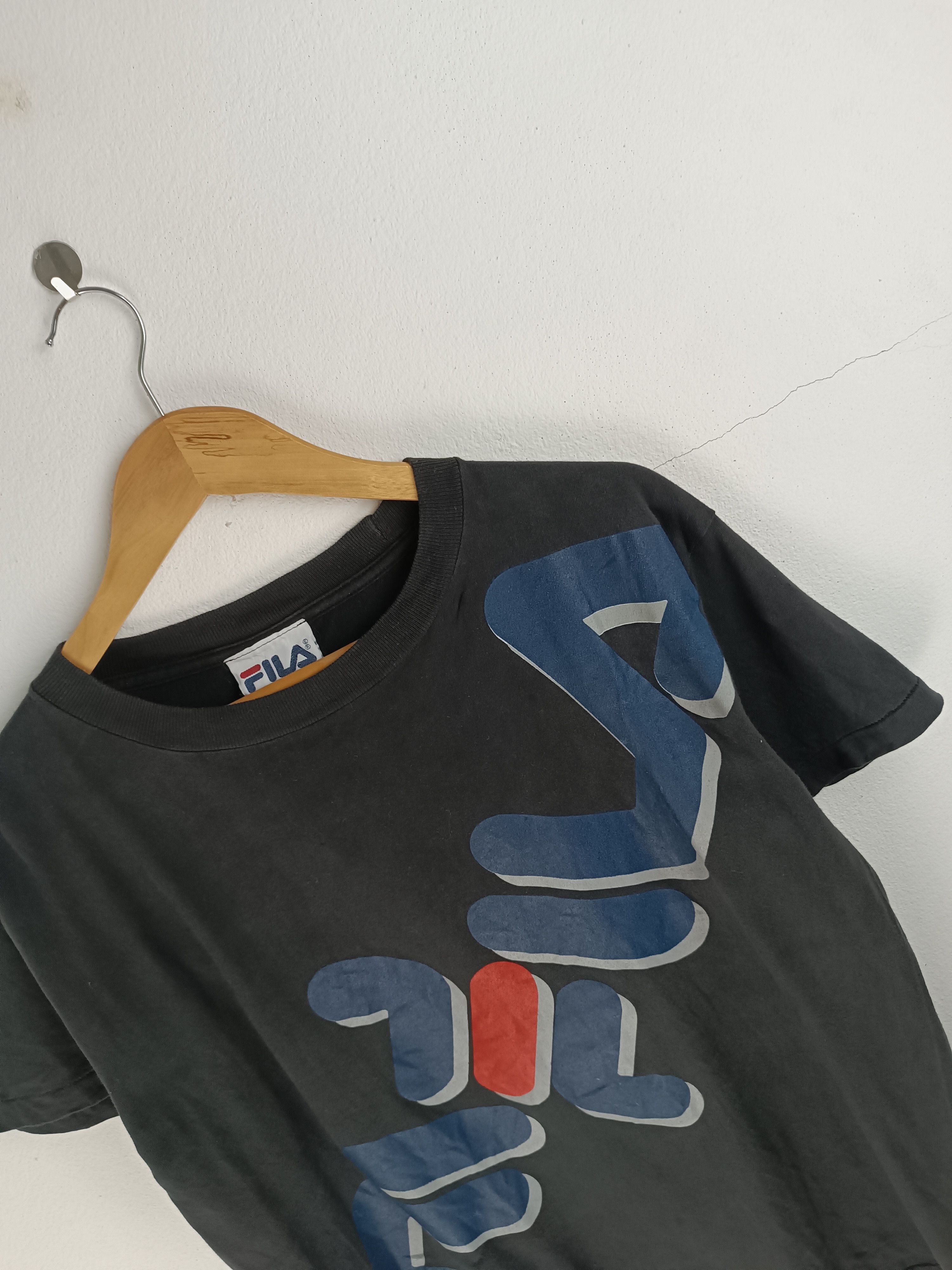Fila VINTAGE 90'S FILA BIG LOGO SINGLE STICH MADE IN USA RARE TEE Size US L / EU 52-54 / 3 - 10 Thumbnail