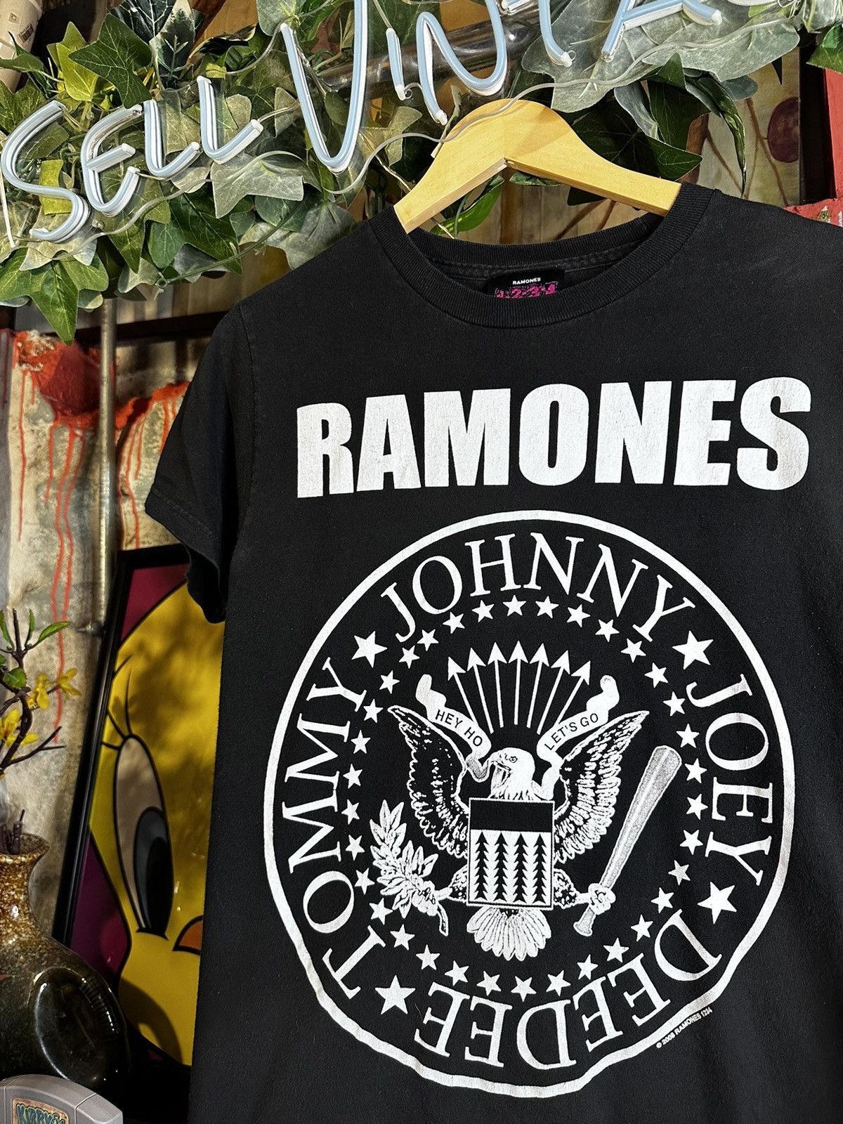 Vintage Vintage RAMONES Licensed Band Tshirt Size US S / EU 44-46 / 1 - 3 Thumbnail