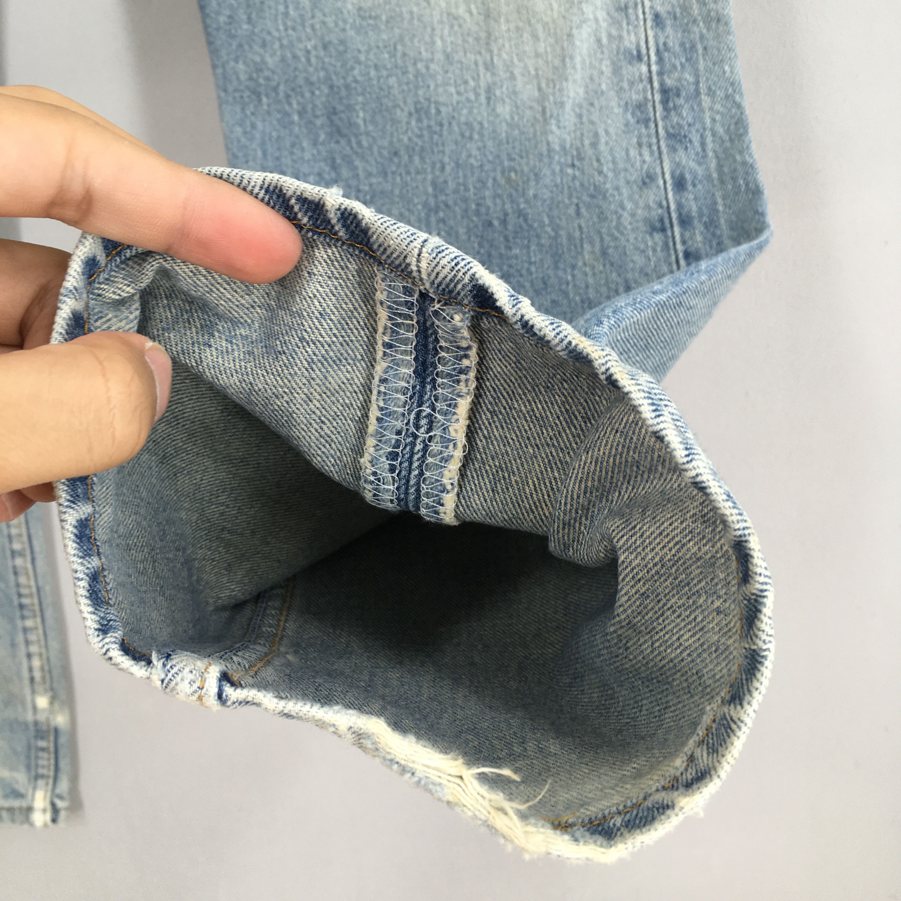 Levi's Size 27x31.5 Vintage 90s Levi's 501 Faded Blue Jeans S1865 Size 27" / US 4 / IT 40 - 5 Thumbnail