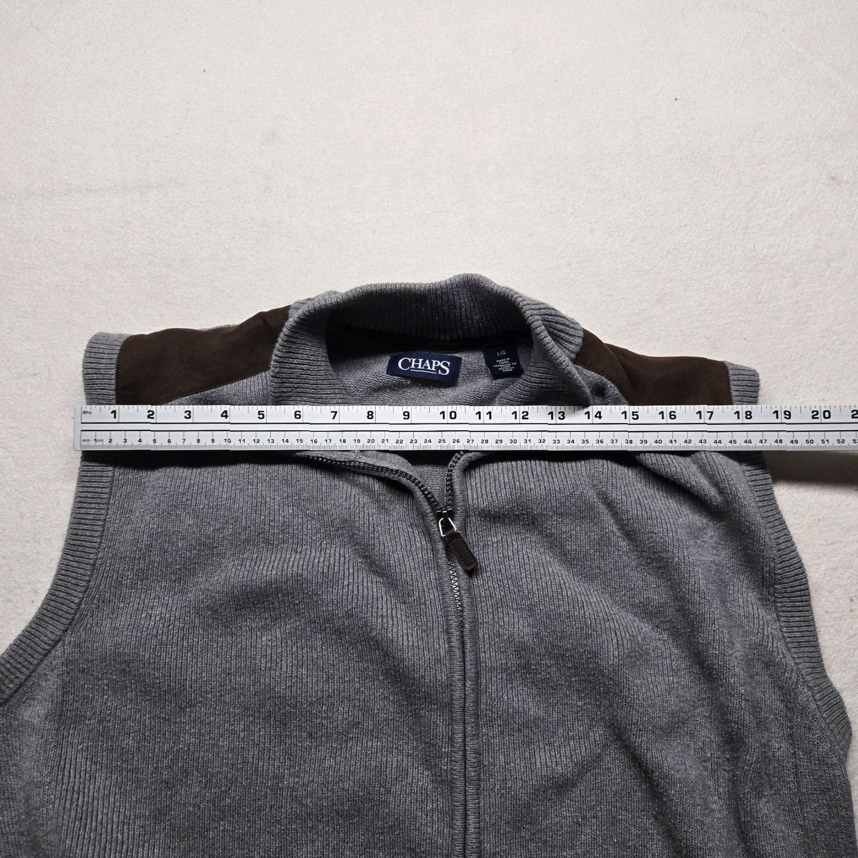 Chaps Chaps Gray Sweater Vest Adult Men's Large Casual Preppy Knit V-Neck Sleeveless with Pockets Size US L / EU 52-54 / 3 - 4 Thumbnail