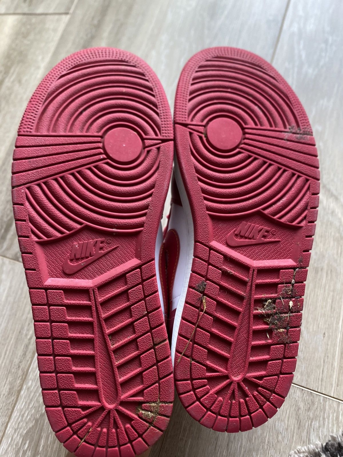 Nike Mens Air Jordan 1 Low cardinal red Size US 9 / EU 42 - 6 Thumbnail