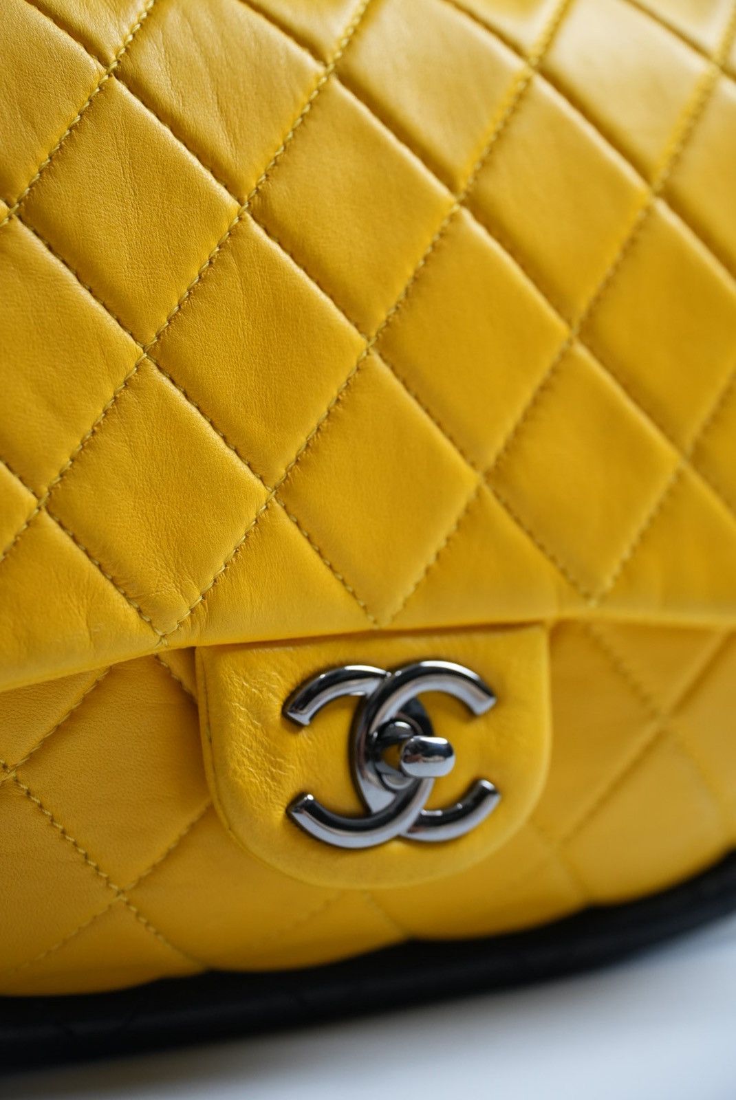 Chanel SS13 Rare Chanel Hula Hoop Handbag Size ONE SIZE - 8 Thumbnail