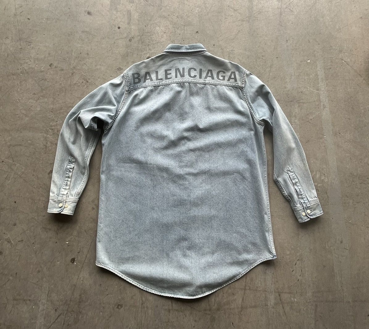 Balenciaga Oversized denim shirt Size US M / EU 48-50 / 2 - 4 Thumbnail