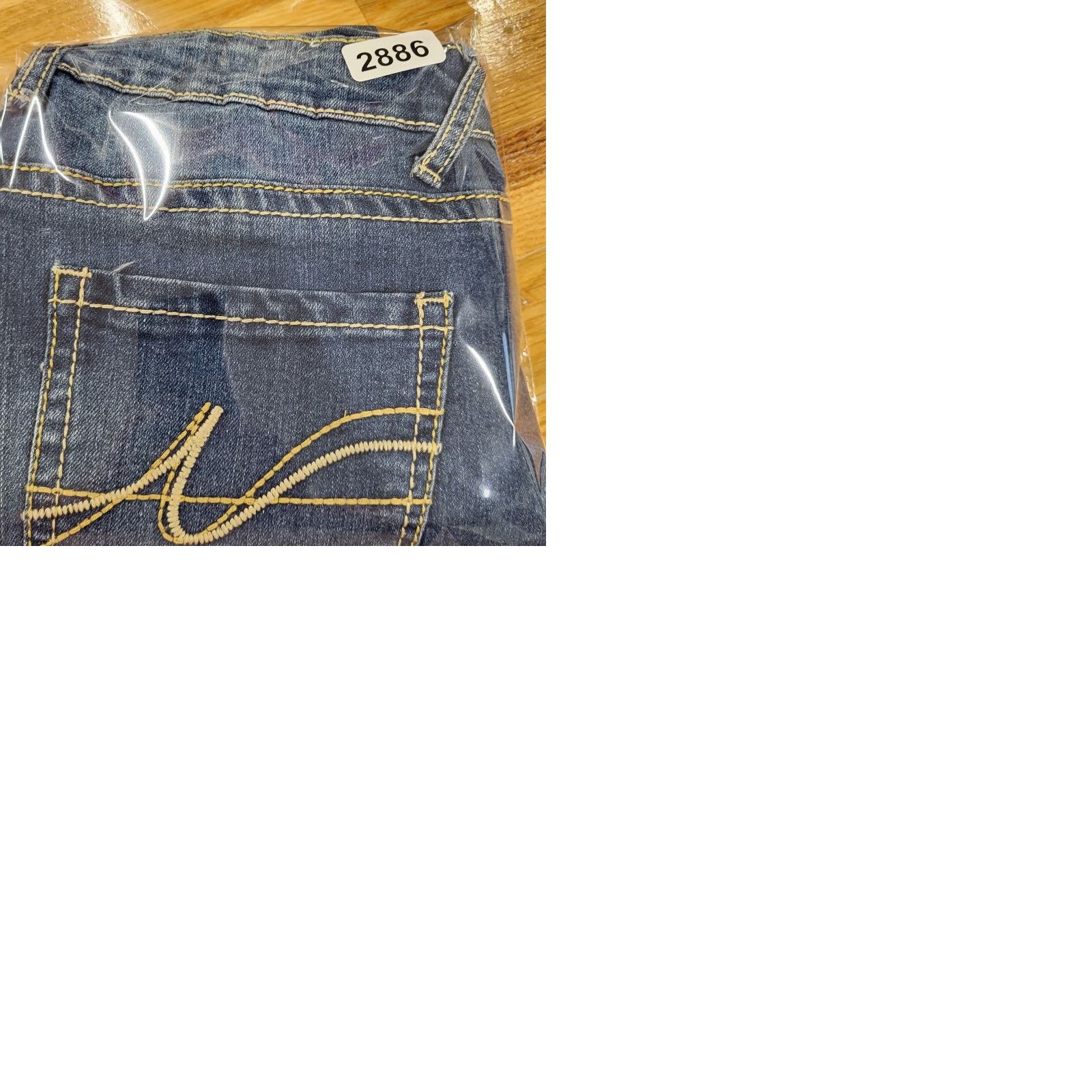 Denime **Roz & Ali Women's Size 8 Blue Denim Crop Jeans Embroidered Bling** User: Roz & Ali Women's Size 8 Blue Denim Crop Jeans Embroidered Bling Size 30" / US 8 / IT 44 - 9 Thumbnail