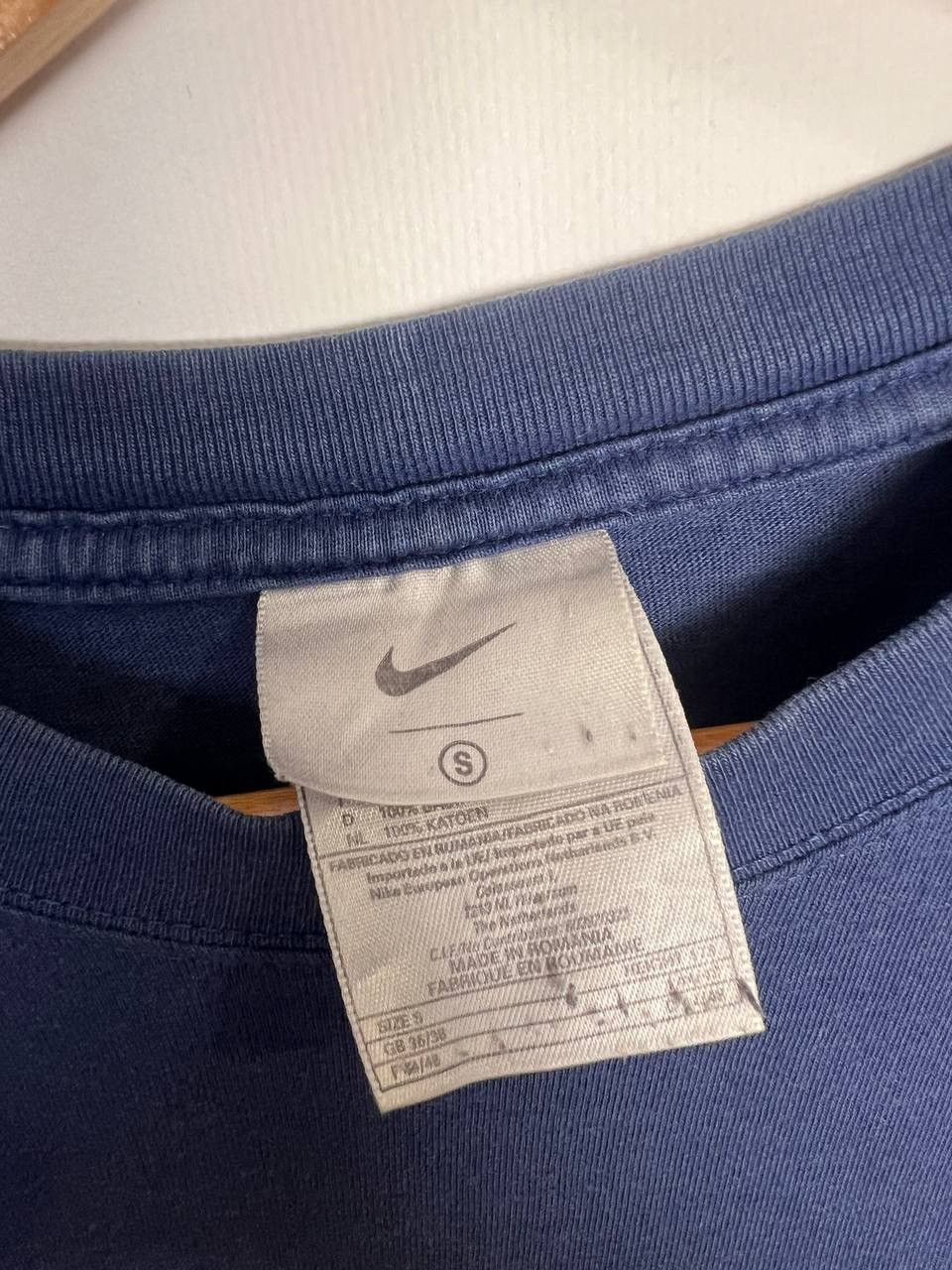 Other Vintage Nike centr logo swoosh Y2K t shirt Size US S / EU 44-46 / 1 - 7 Thumbnail