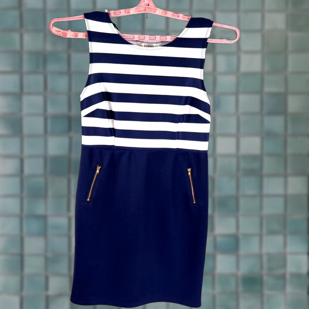 Vintage VINTAGE AA Studio Knit Dress Womens Size 10P Blue White Striped Pockets Size L / US 10 / IT 46 - 1 Thumbnail