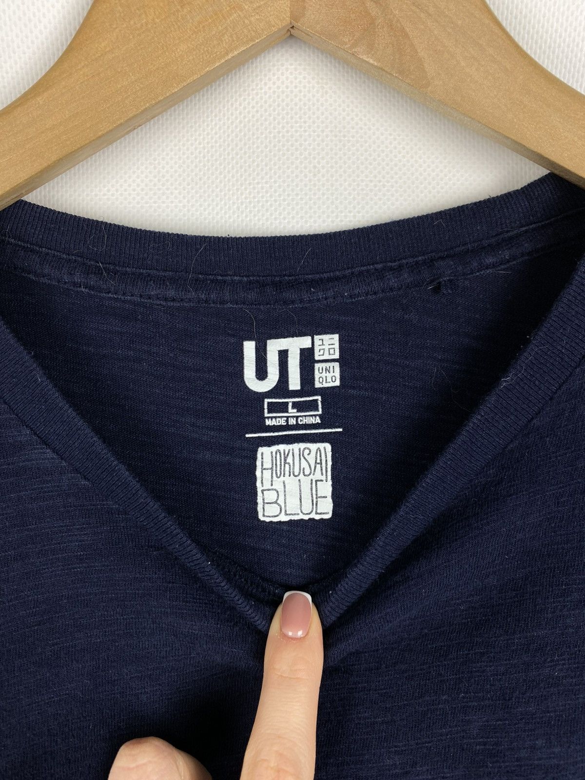 Uniqlo Uniqlo Hokusai Blue Japanese Art men’s t shirt size L Size US L / EU 52-54 / 3 - 9 Thumbnail