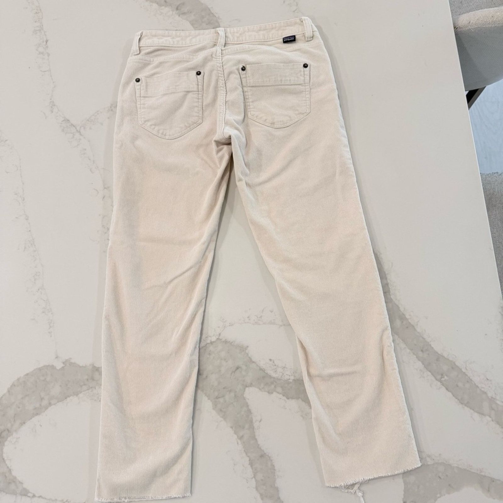 Patagonia Patagonia Fitted Cropped Corduroy Pants Raw Hem Women’s 28 Size 28" / US 6 / IT 42 - 6 Thumbnail