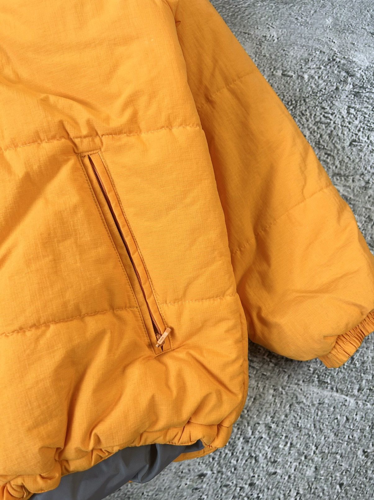 Nike × Vintage Nike vintage puffer jacket big logo 90s orange Size US L / EU 52-54 / 3 - 7 Thumbnail