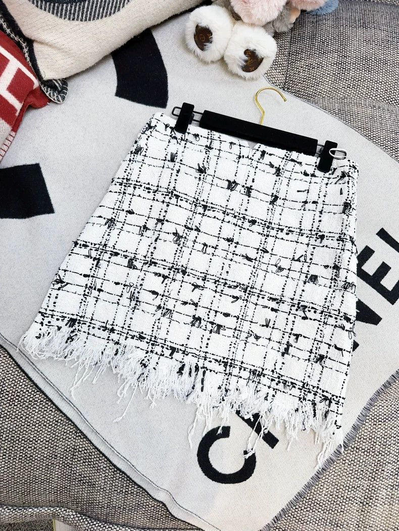 Chanel Chanel 22c black and white plaid tweed tassel skirt Size 24" / US 00 / IT 34 - 2 Thumbnail