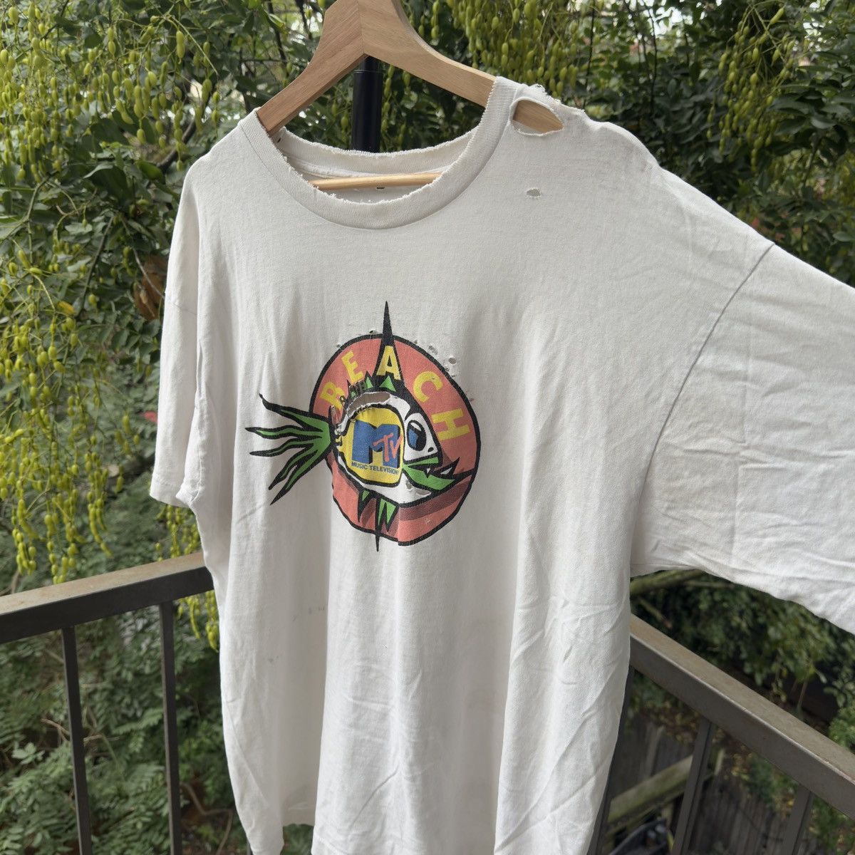 Vintage MTV Beach Thrashed Faded Distressed Shirt ERD Grunge Size US XL / EU 56 / 4 - 8 Thumbnail