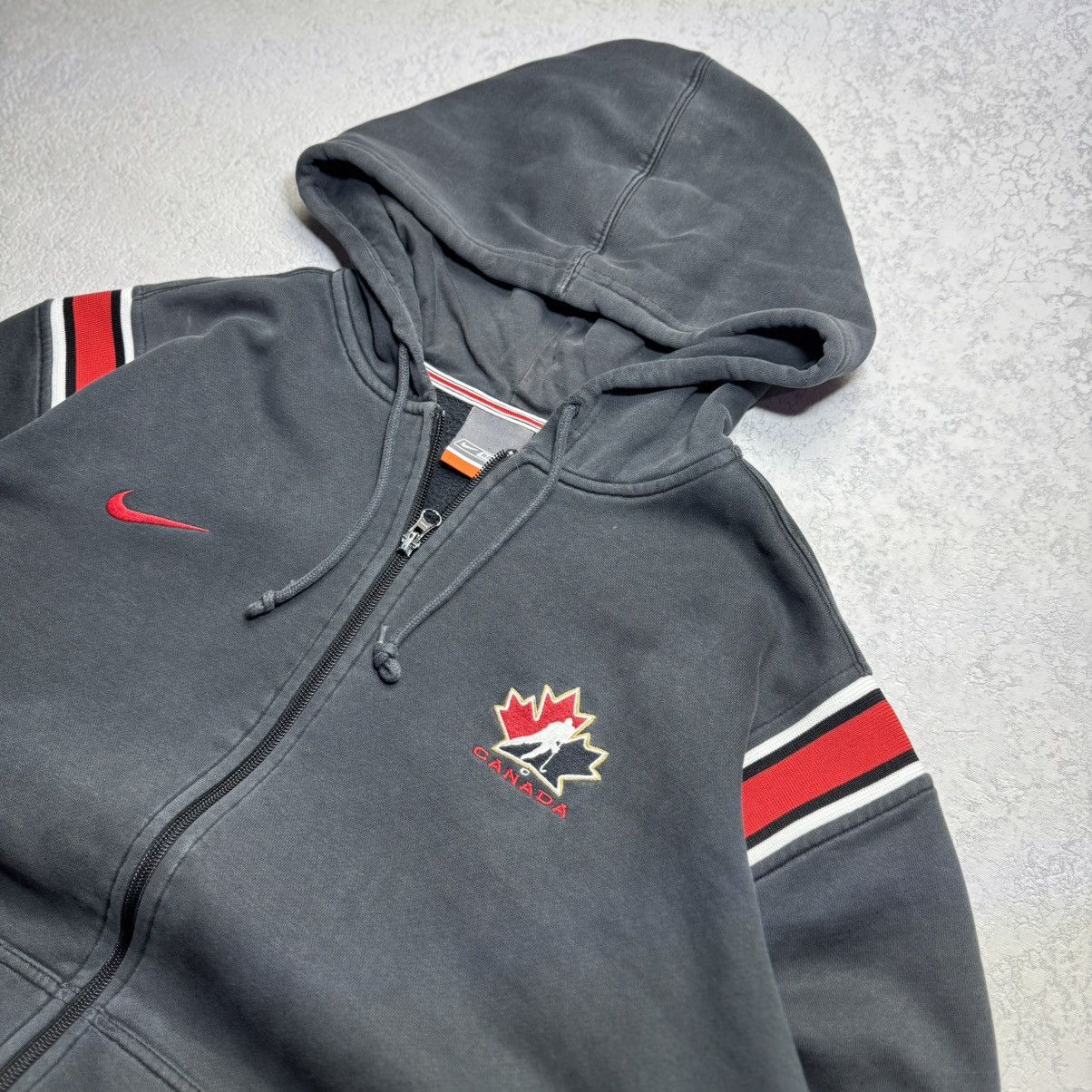 Nike Vintage 00’ Nike Team Canada Faded Distressed Zip Hoodie Size US L / EU 52-54 / 3 - 4 Thumbnail